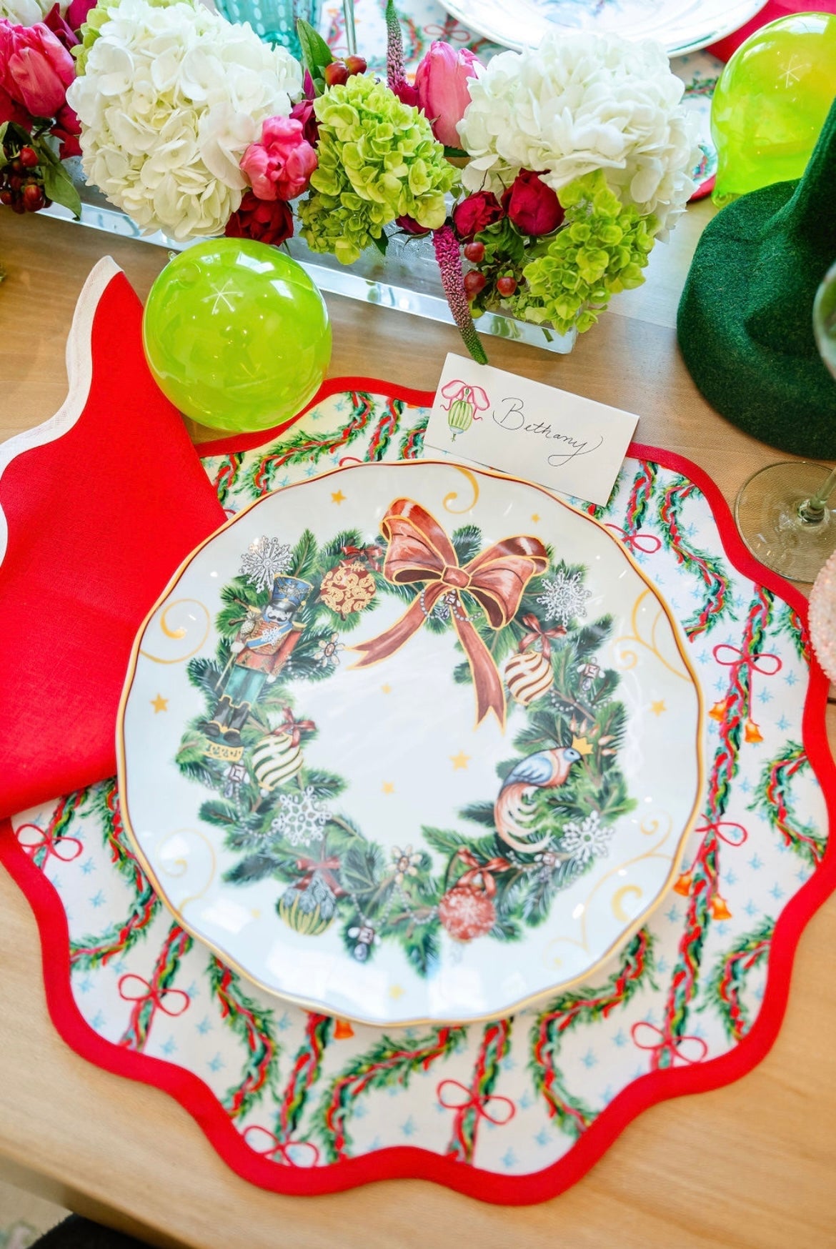 Round Scalloped Placemat | Carol of the Bells