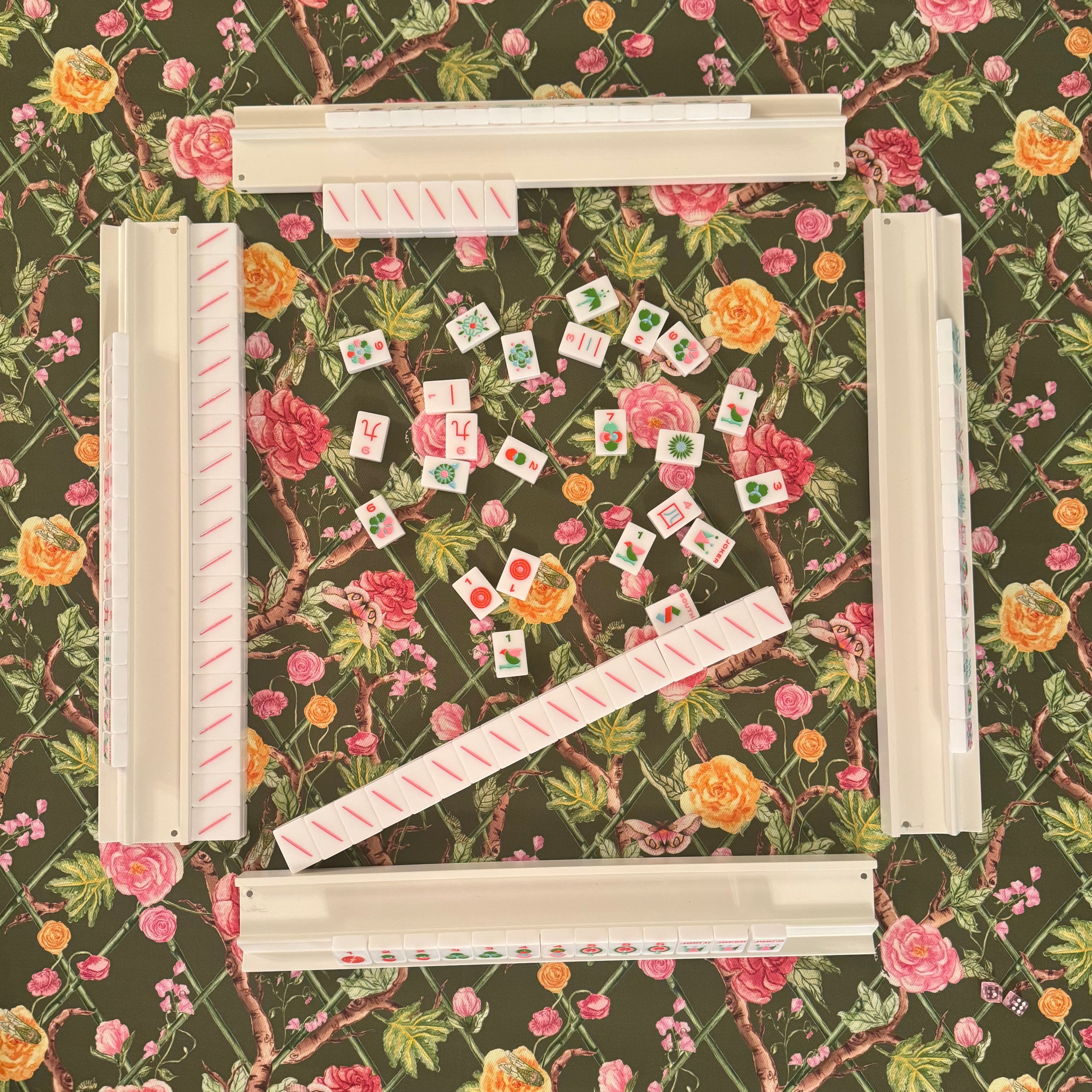 Scalloped Square Table Topper | Climbing Roses - Moss