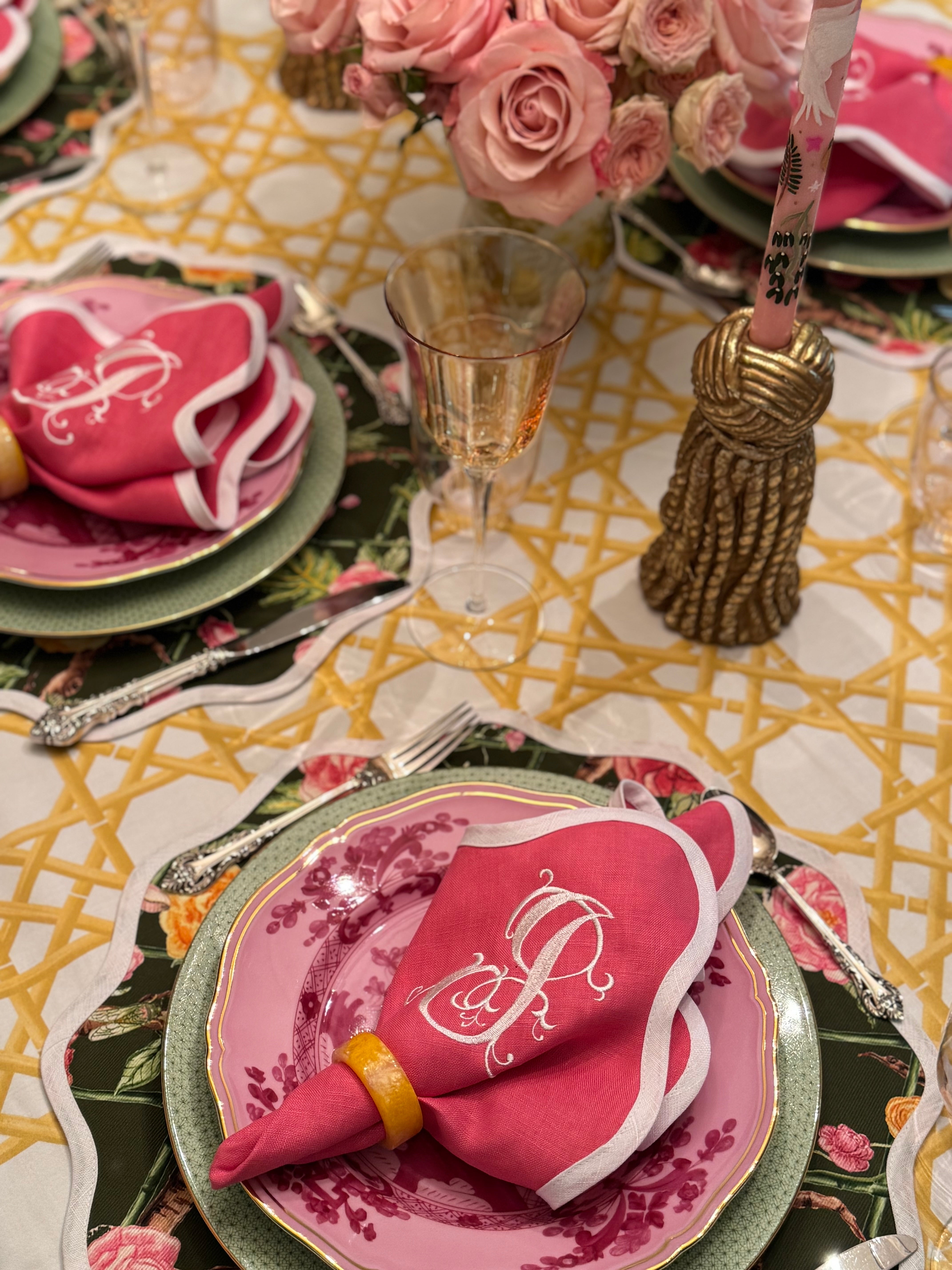 Round Scalloped Placemat | Climbing Roses - Moss
