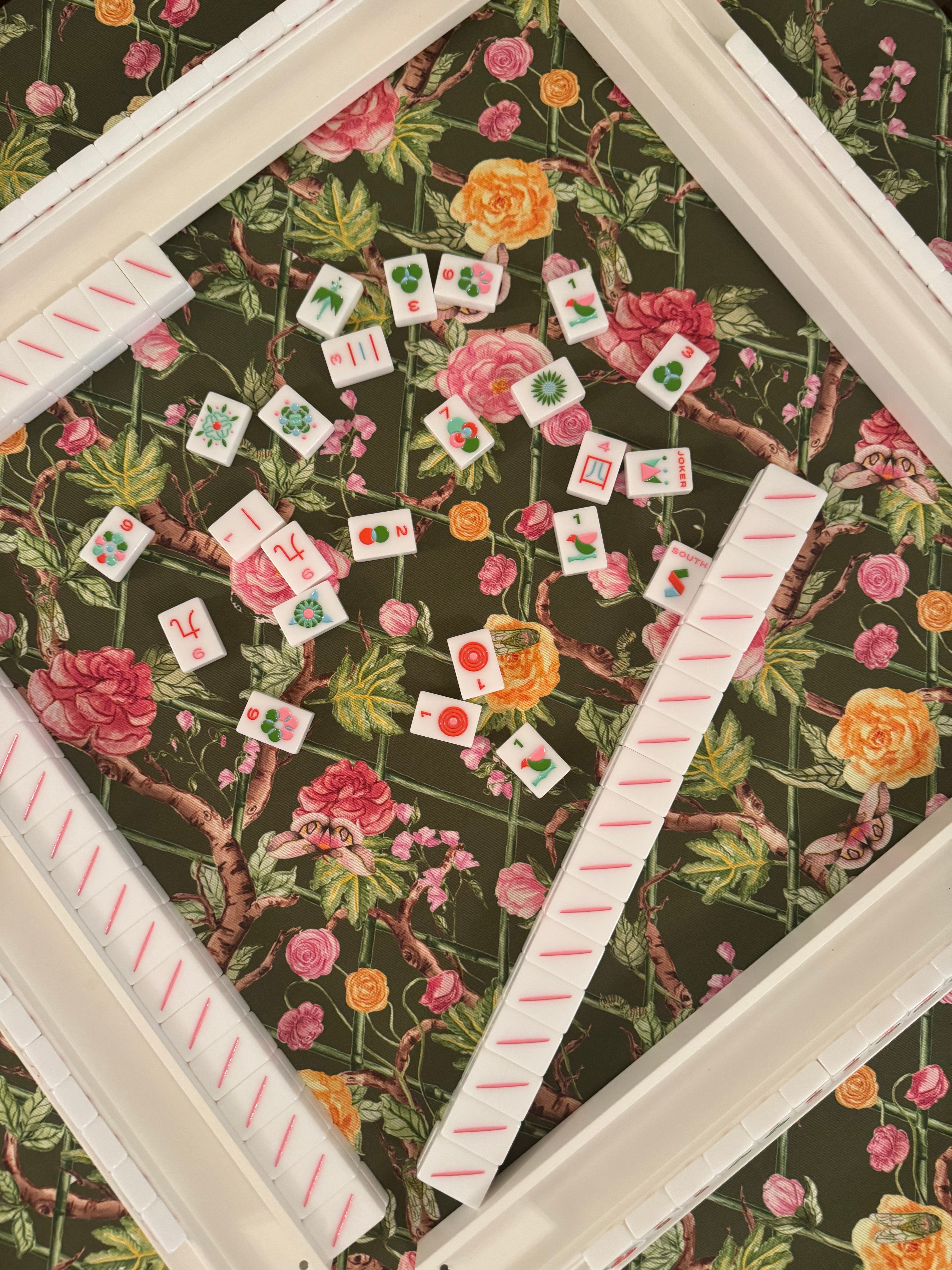 Scalloped Square Table Topper | Climbing Roses - Moss