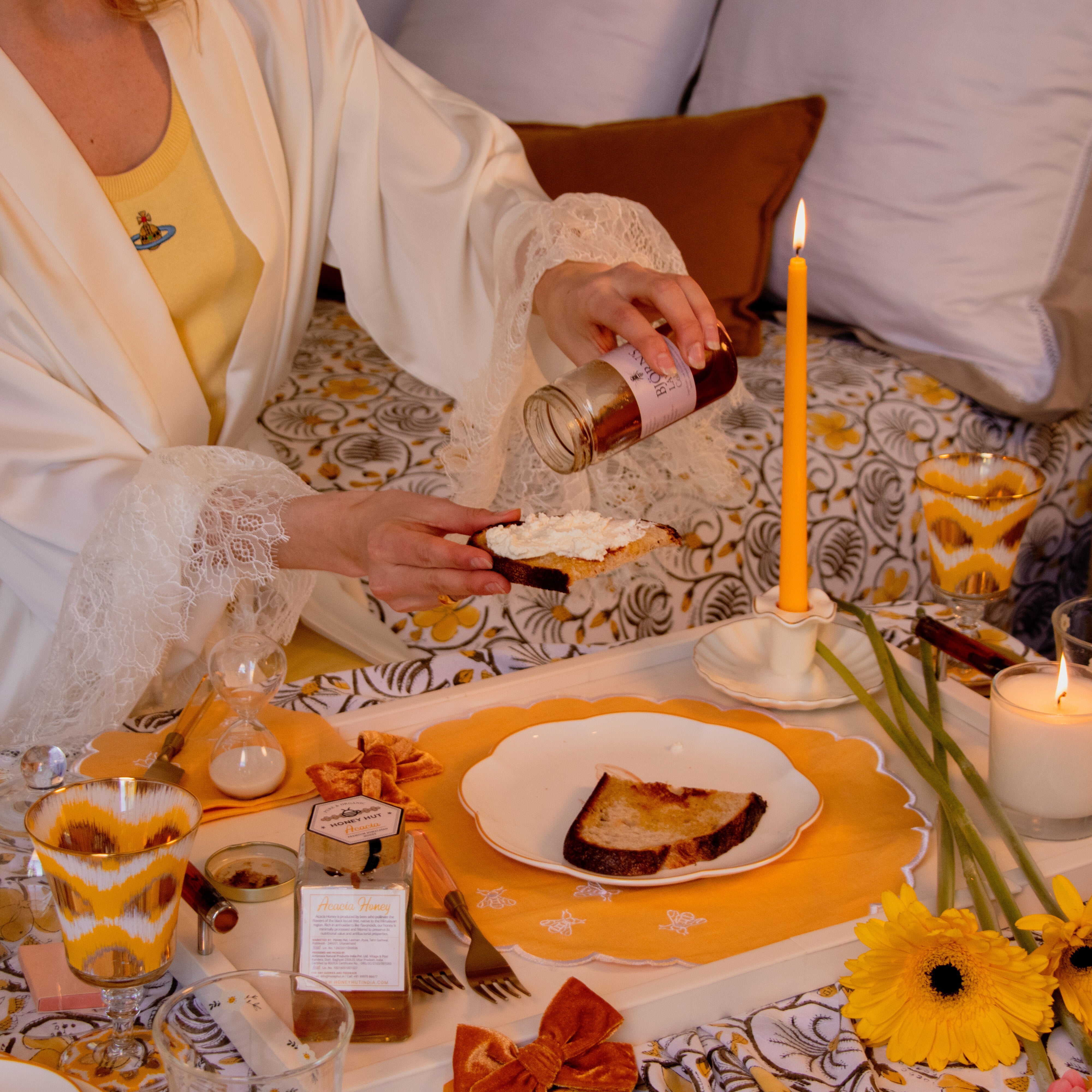 Bumble Voyage Napkin - Case of 12 Napkins Ro'Table