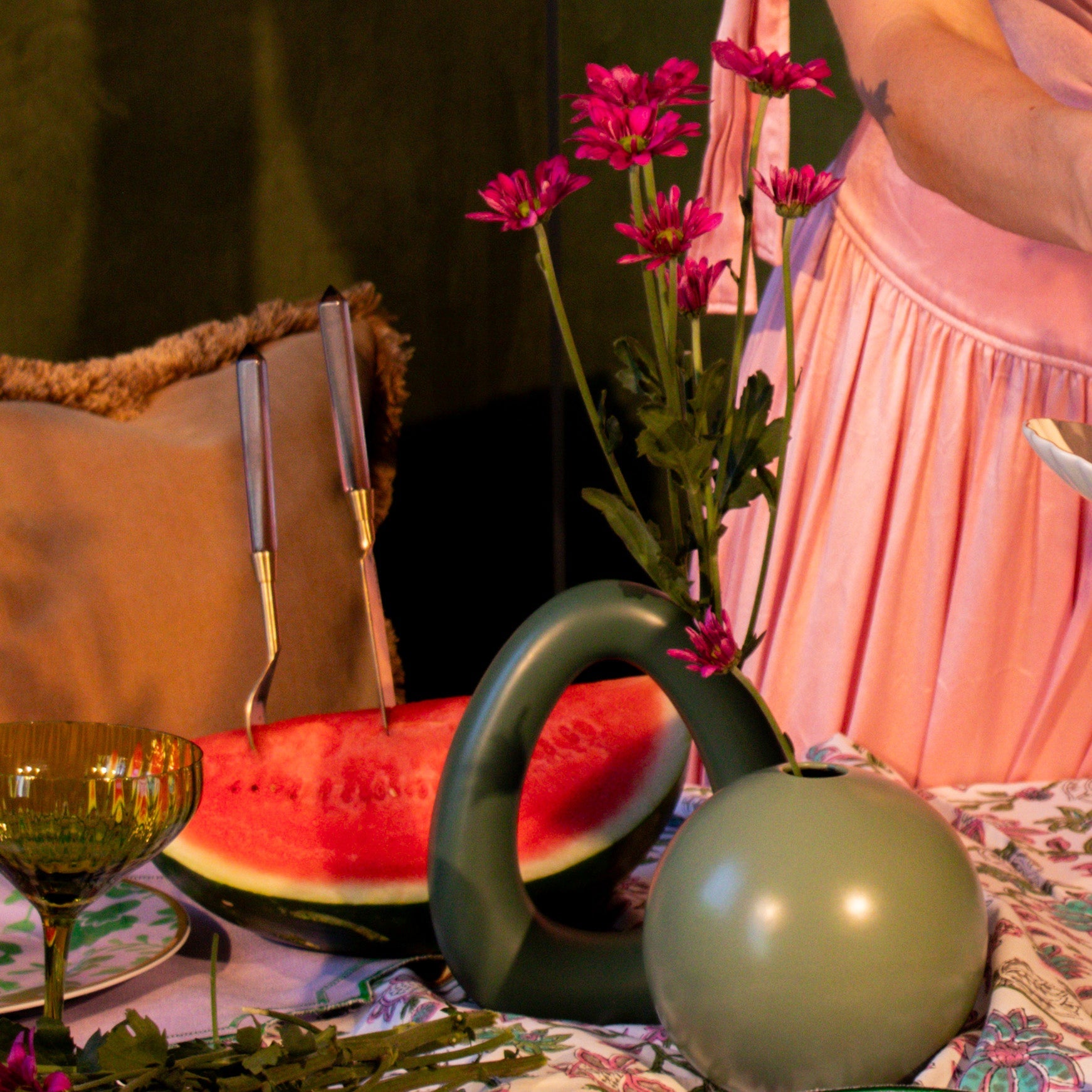 Decade Navette Vase Ro'Table