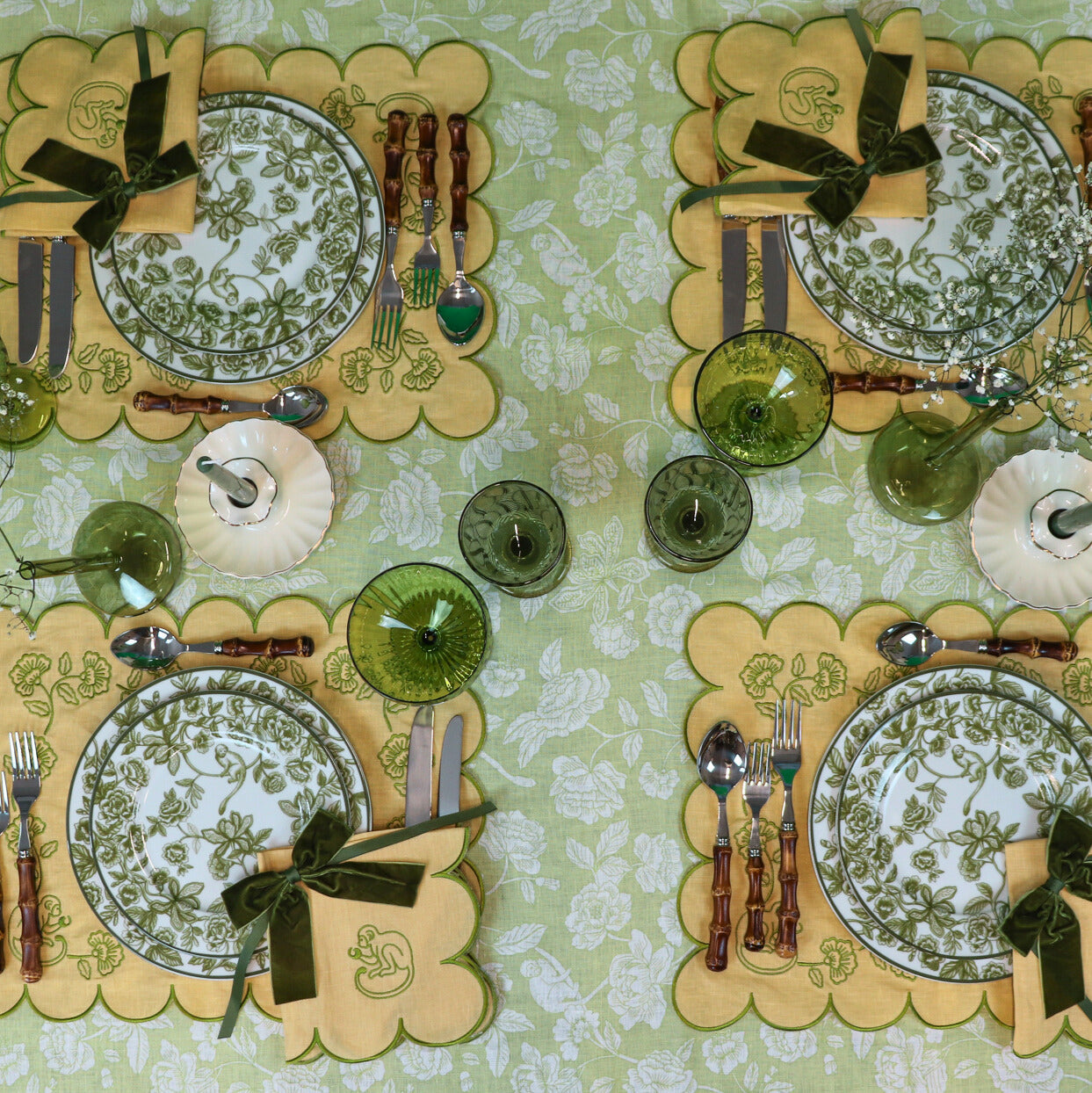 Eden Flora Parlour Tablecloth Ro'Table