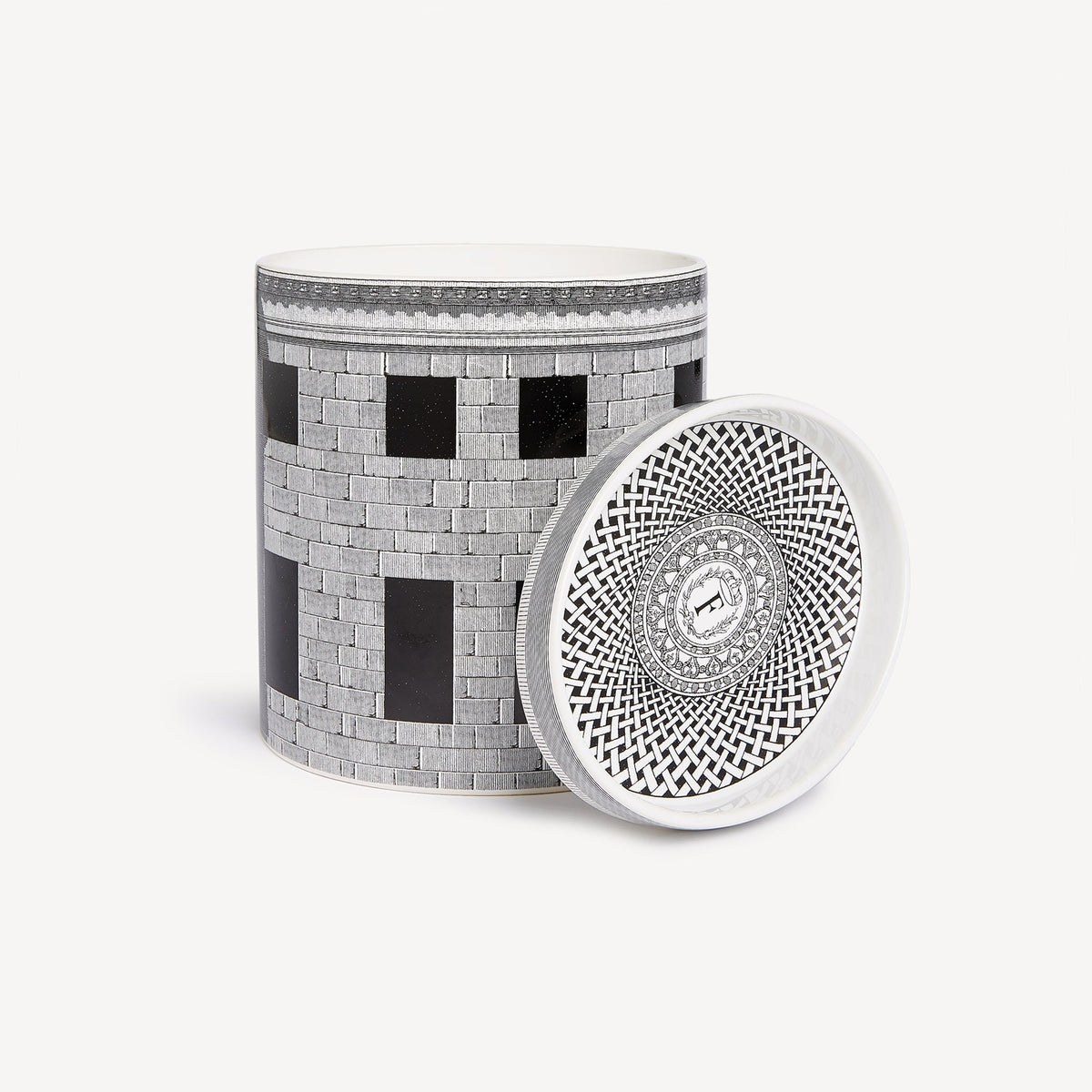 Fornasetti NEL MENTRE Large Candle – Architettura, Immaginazione