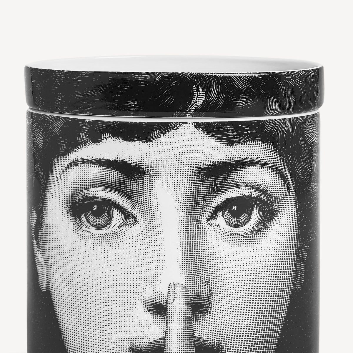 Fornasetti NEL MENTRE Large Candle – Mascherina, Frutto Proibito