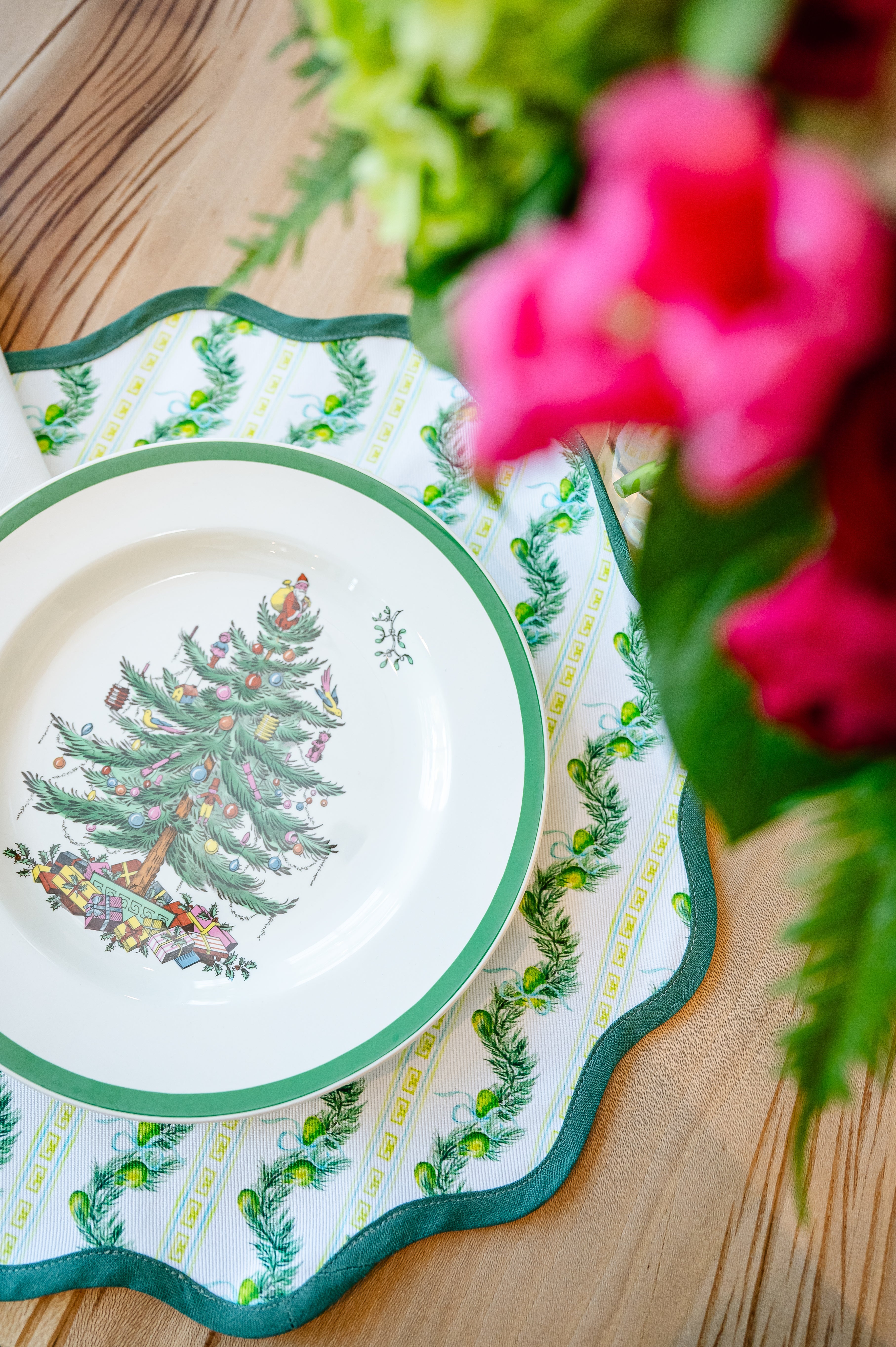 Round Scalloped Placemat | In a Pear Tree