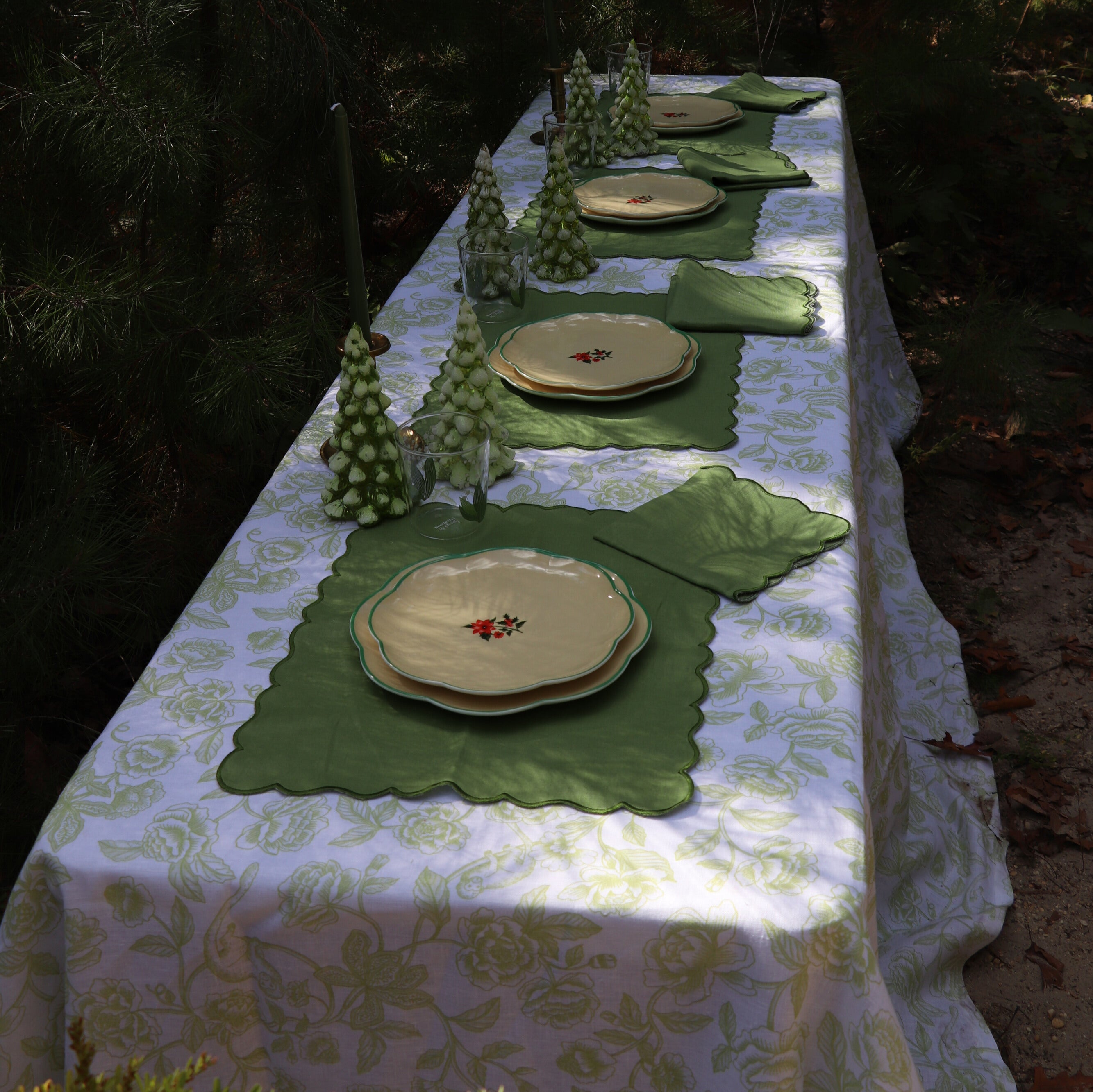 Ivory Flora Parlour Tablecloth Ro'Table