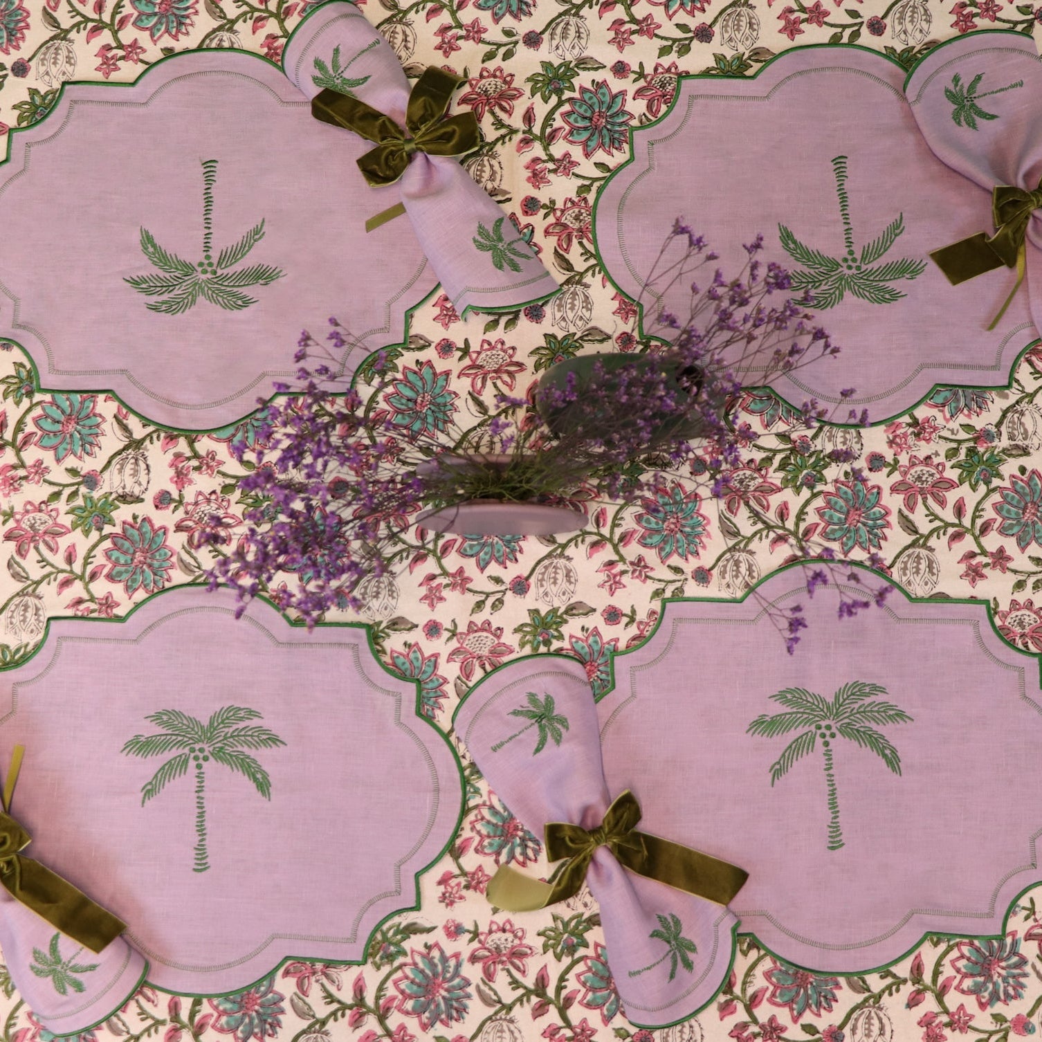 Pendula Petunia Tablecloth Ro'Table