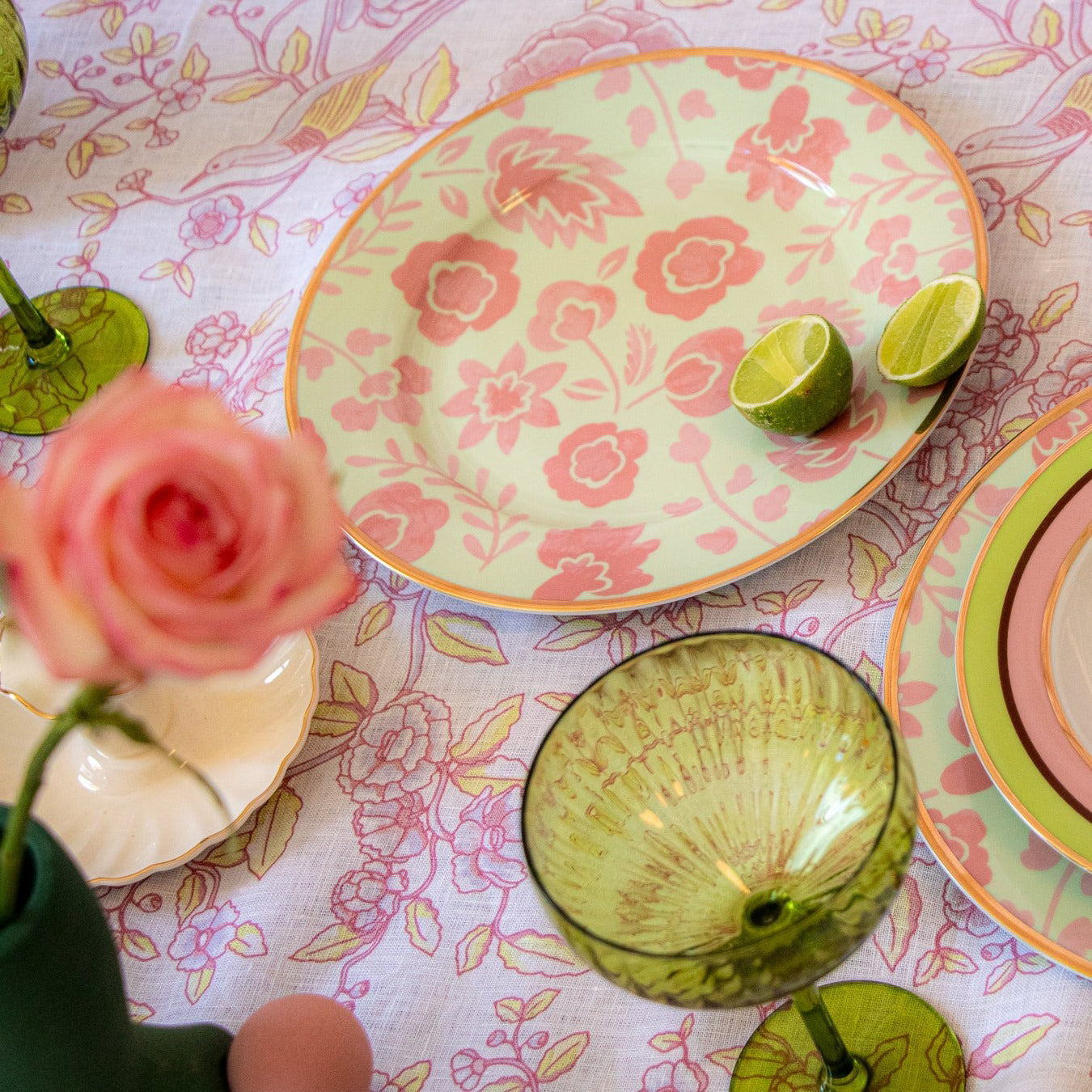 Pistachio & Lychee Leaf Dinner Plate - Set of 4 (+1 Bonus Plate) Ro'Table