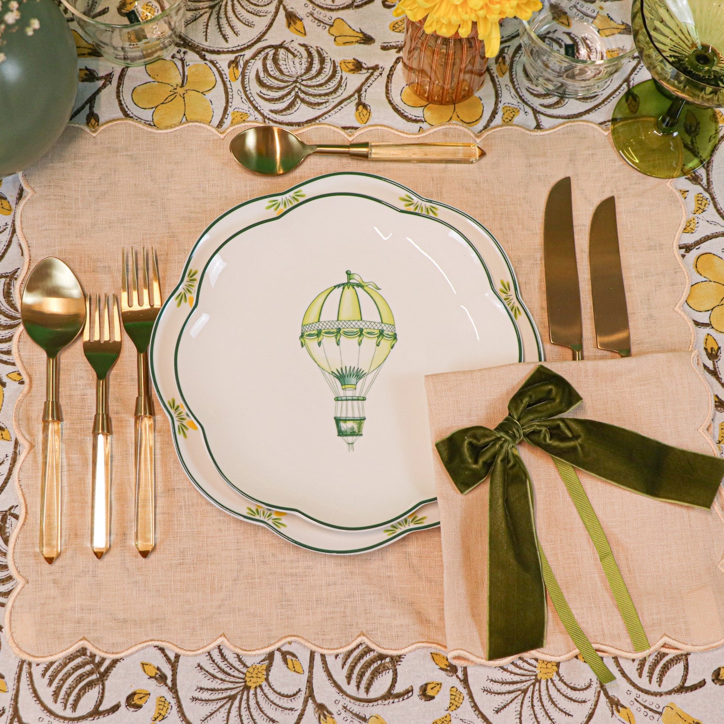 Valensole Lavender Scalloped Starter Plate - Set of 4 (+1 Bonus Plate) Ro'Table