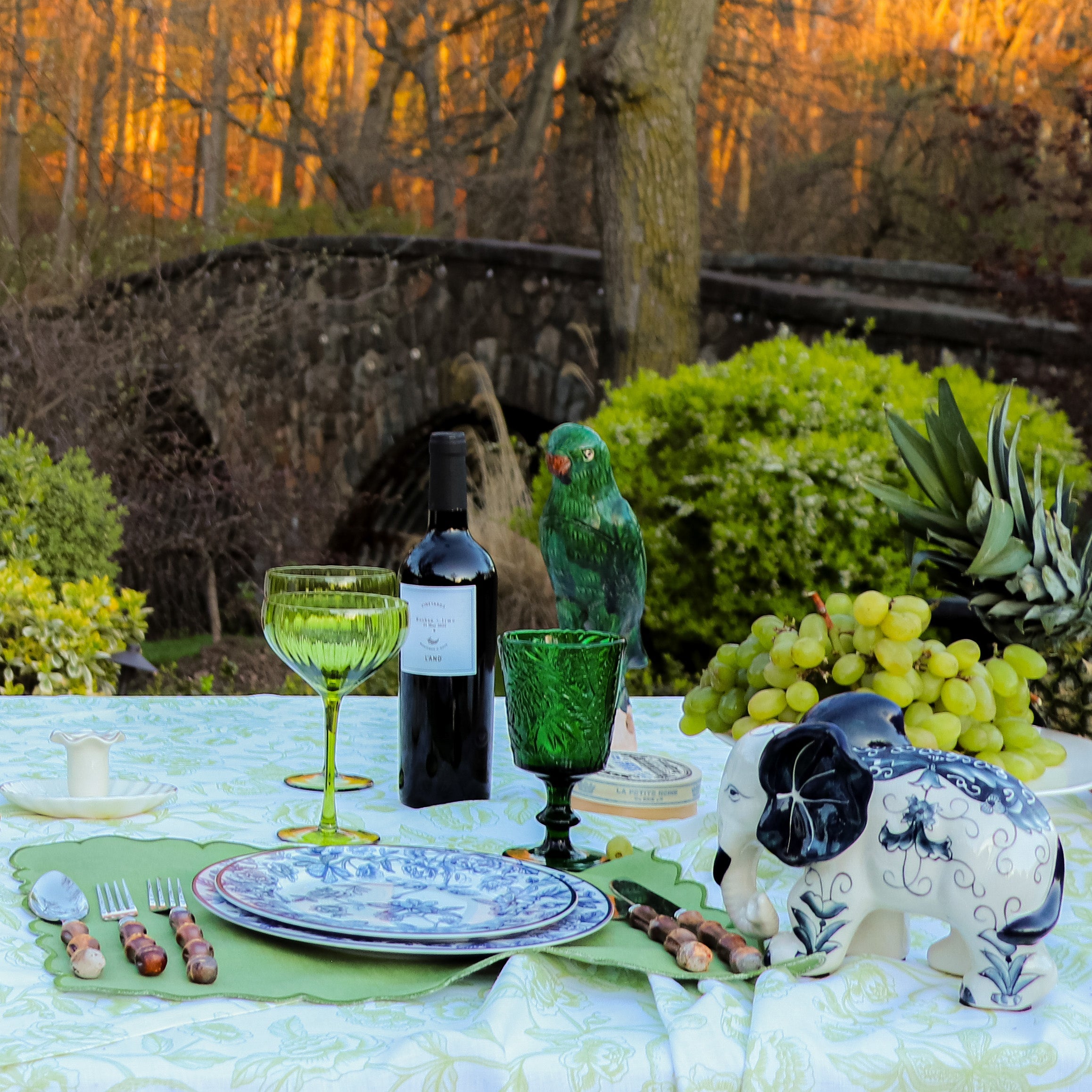 Verde Voyager Parrot Ro'Table