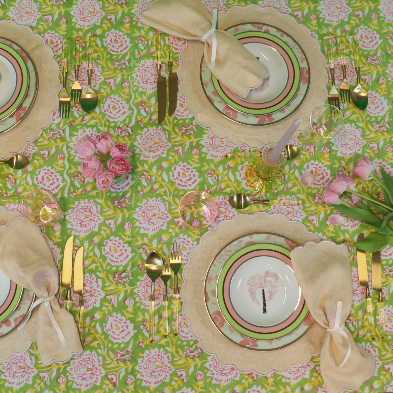 Viviana Venetia Blooms Tablecloth Ro'Table