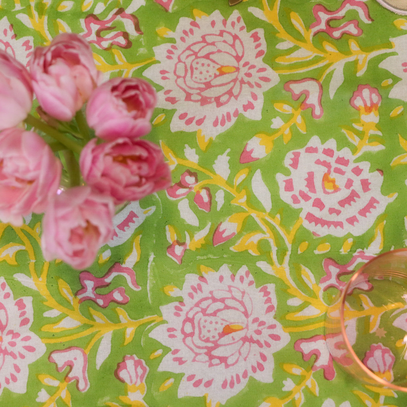 Viviana Venetia Blooms Tablecloth Ro'Table
