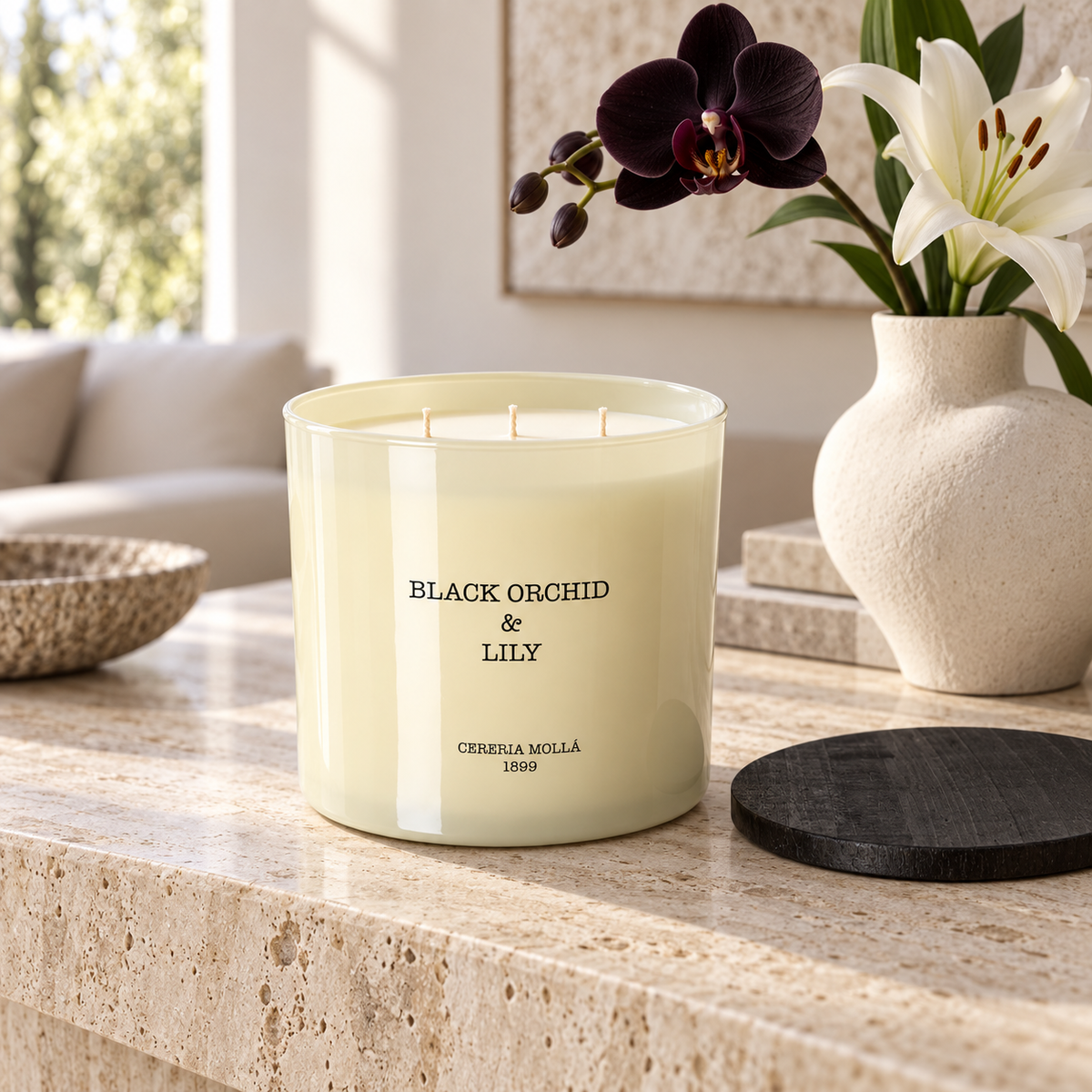 Cereria Molla Black Orchid & Lily 600 g XL candle in a refined daylight living room