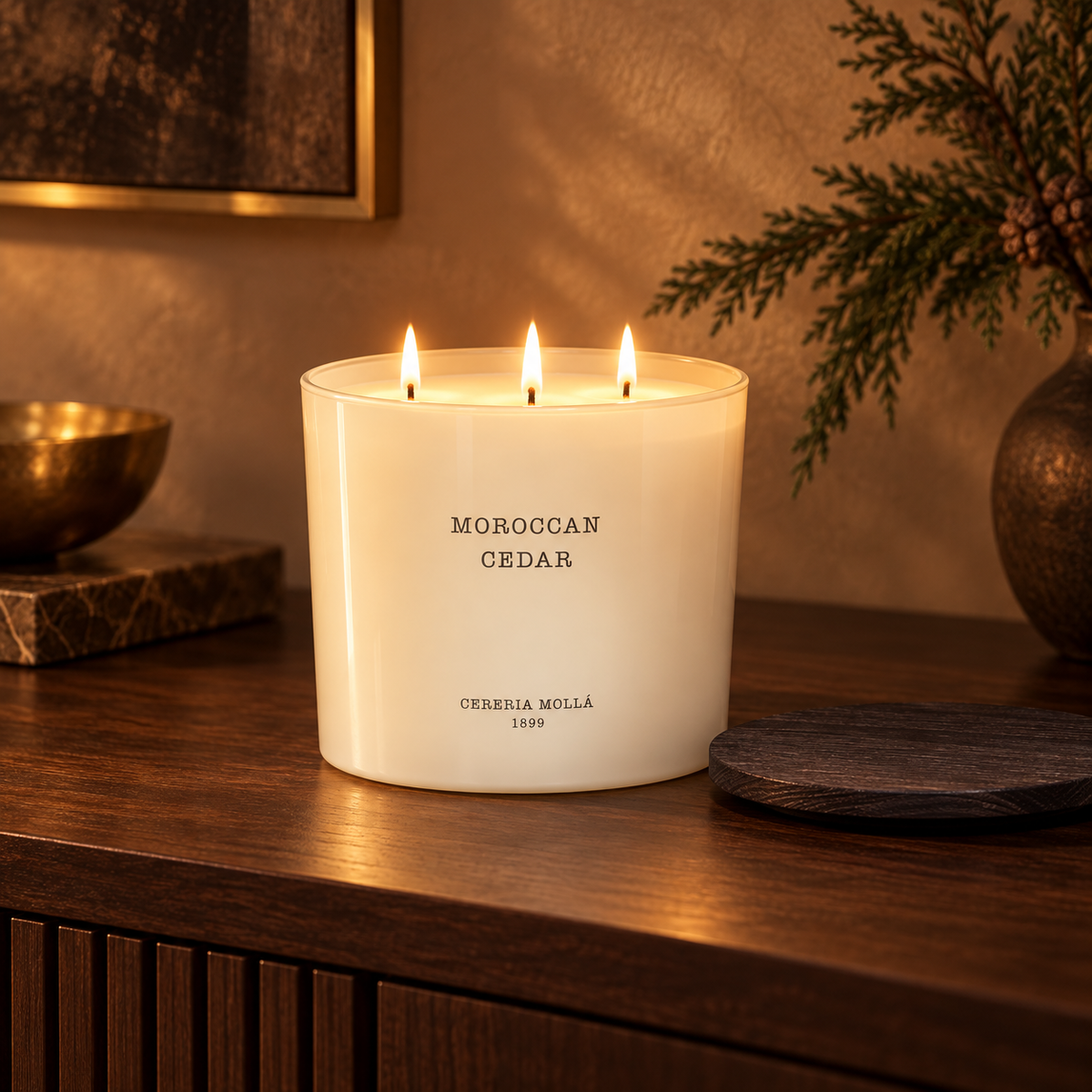 Cereria Molla Moroccan Cedar 600 g XL candle in an elegant evening interior