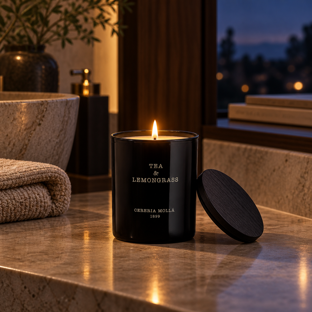 Cereria Molla Tea & Lemongrass 230 g candle in an elegant evening interior