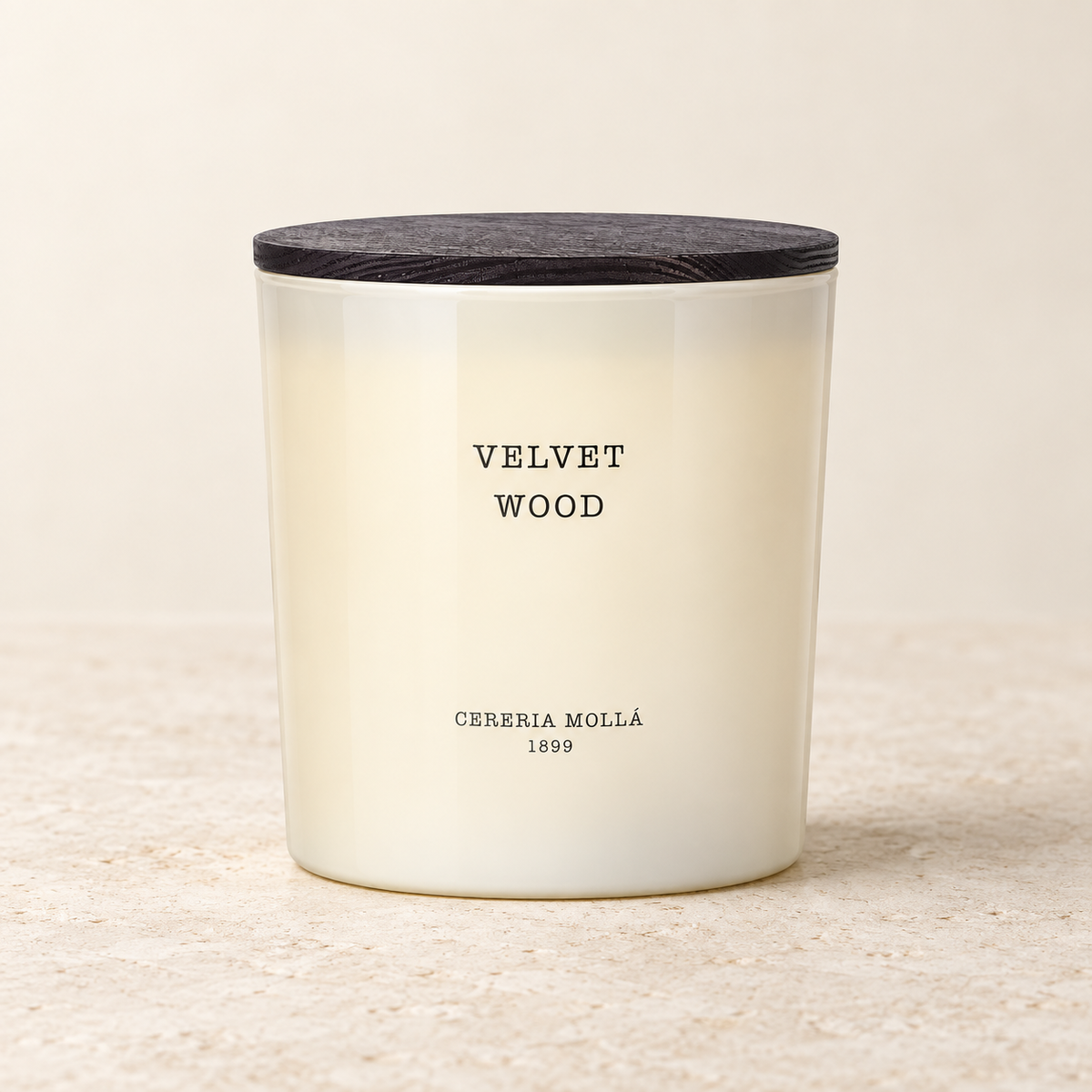 Cereria Molla Velvet Wood Ivory XL 600 g three-wick candle, clear product view