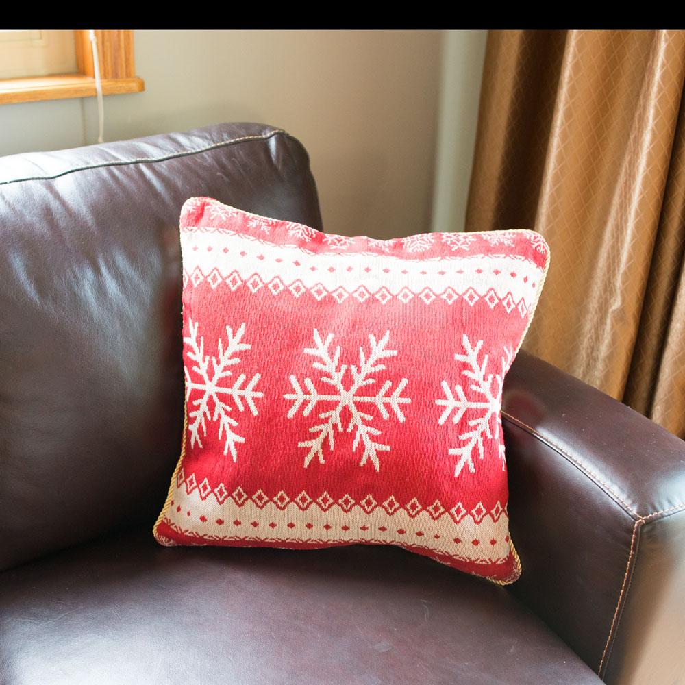 Set of 2 White Snowflakes on Red Christmas Throw Cushion Pillow Covers BestPysanky