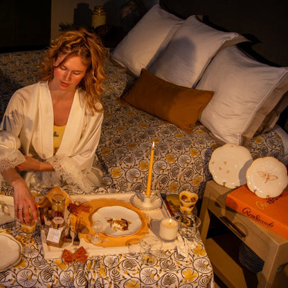 Bumble Homecoming Scalloped Starter Plate - Case of 12 Plates (+3 Bonus Plates) Ro'Table