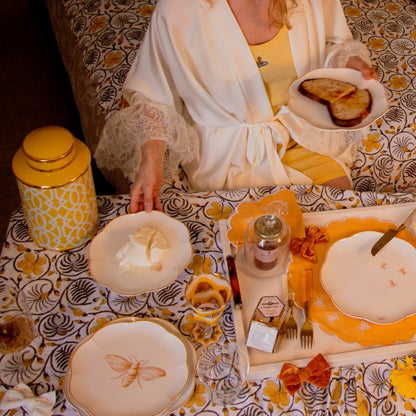 Bumble Homecoming Scalloped Starter Plate - Case of 12 Plates (+3 Bonus Plates) Ro'Table