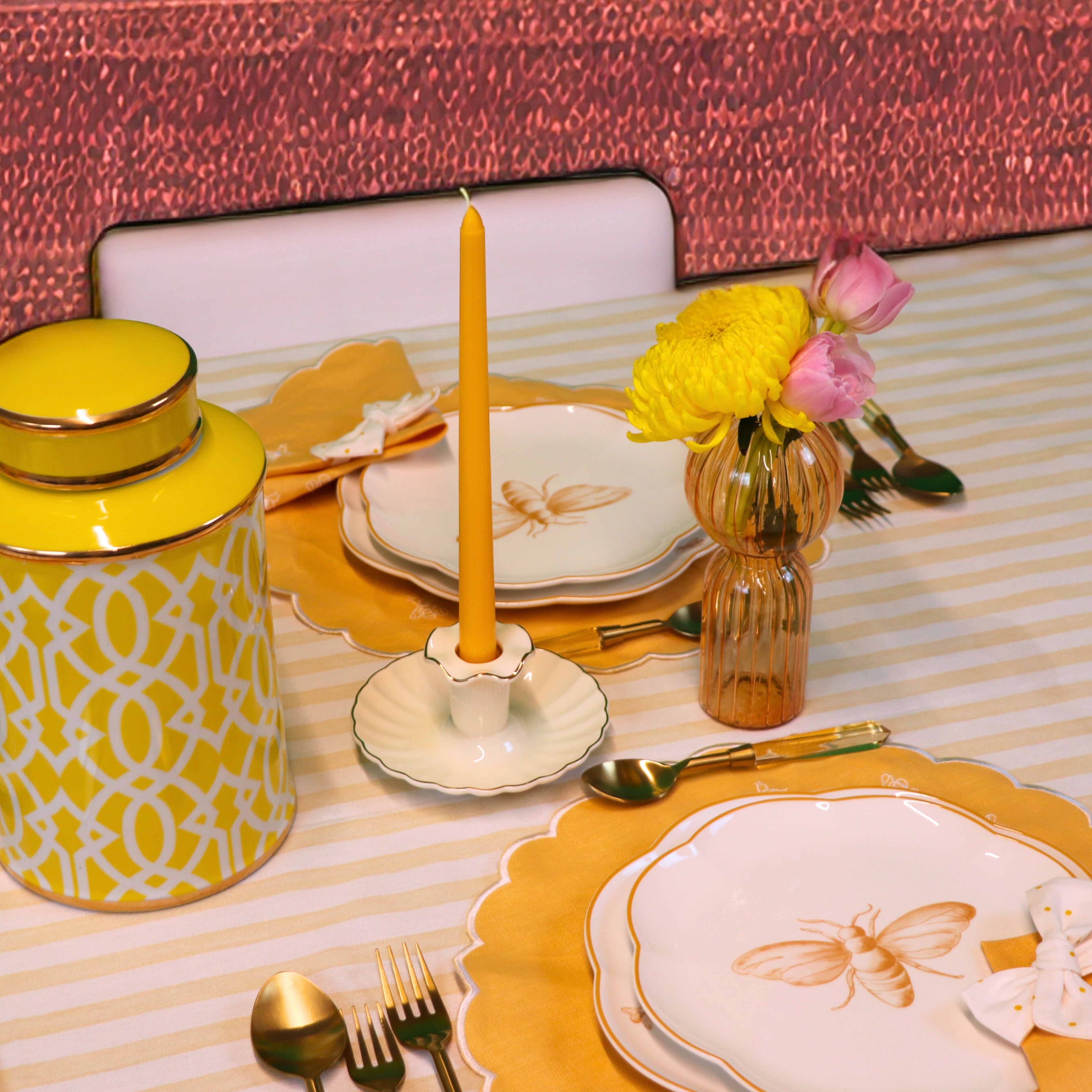 Bumble Homecoming Scalloped Starter Plate - Case of 12 Plates (+3 Bonus Plates) Ro'Table