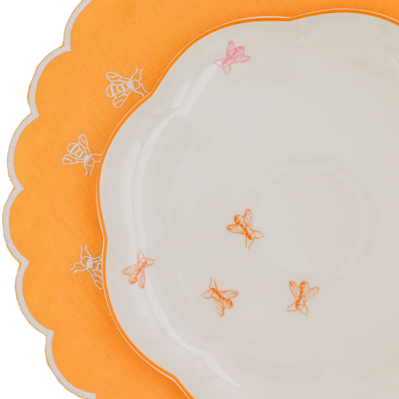 Bumble Voyage Scalloped Dinner Plate - Case of 12 Plates (+3 Bonus Plates) Ro'Table