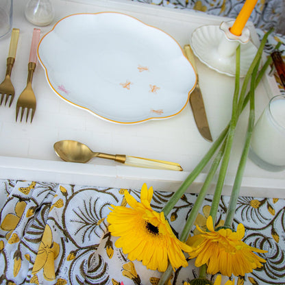 Bumble Voyage Scalloped Dinner Plate - Case of 12 Plates (+3 Bonus Plates) Ro'Table