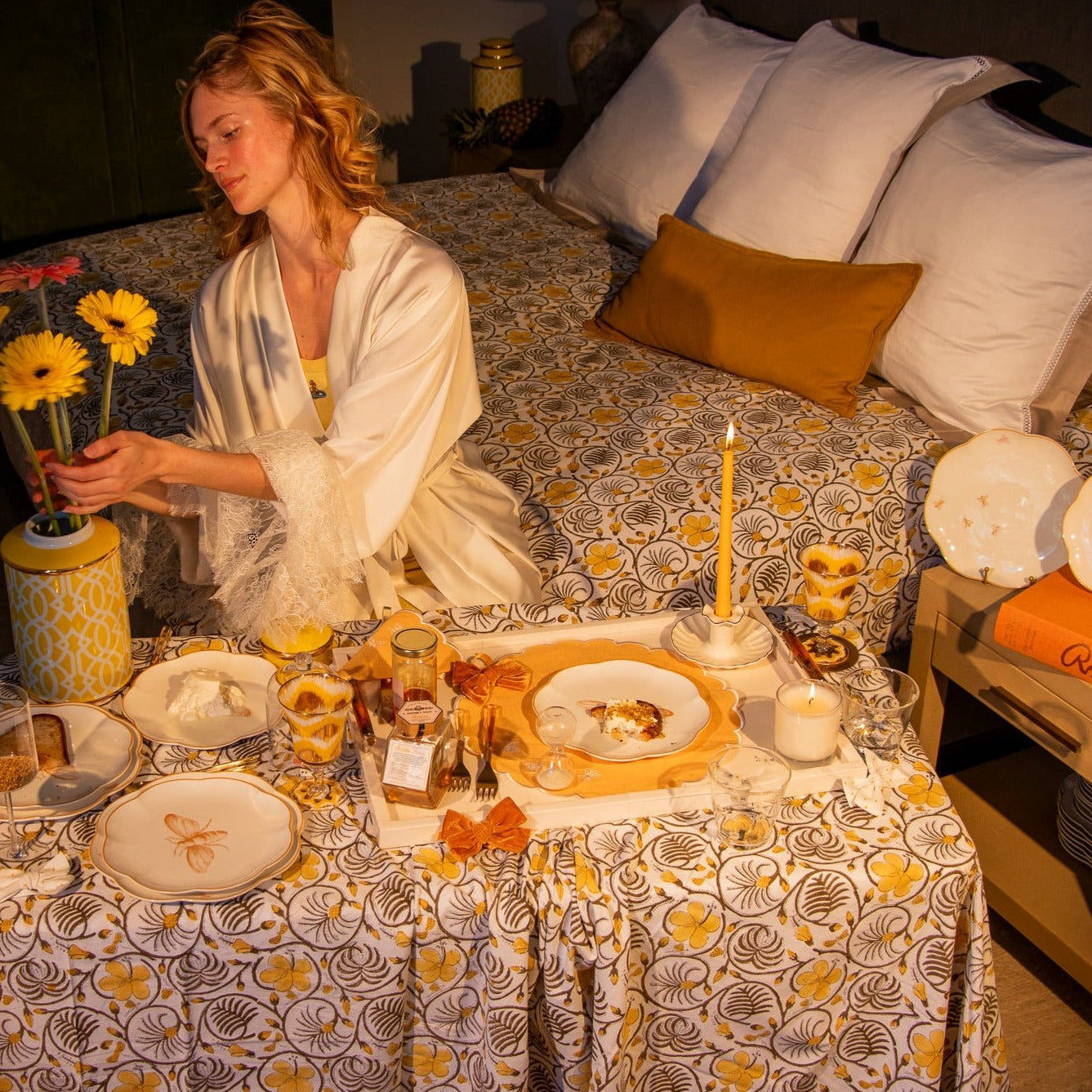 Bumble Voyage Scalloped Dinner Plate - Case of 12 Plates (+3 Bonus Plates) Ro'Table