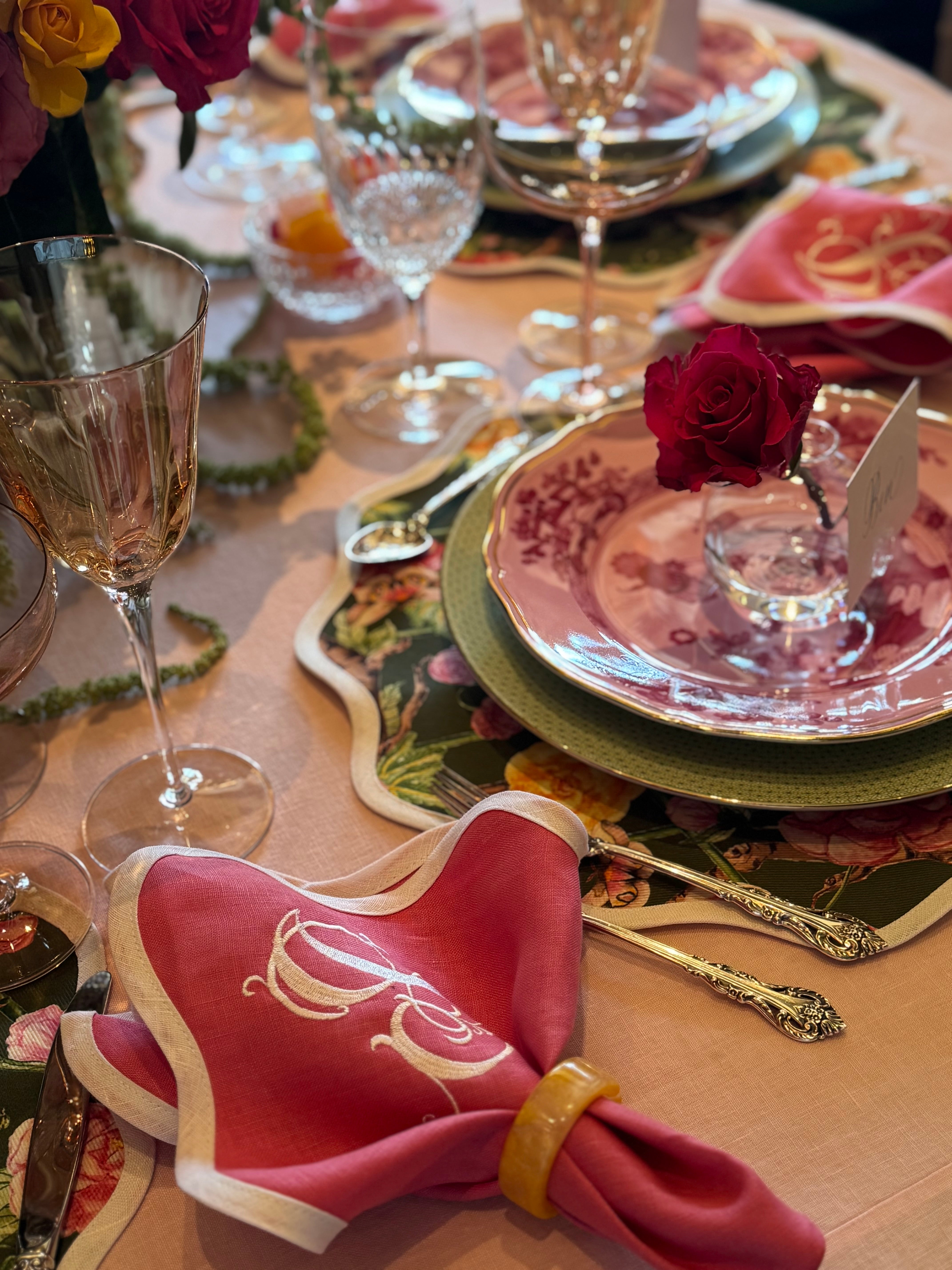 Round Scalloped Placemat | Climbing Roses - Moss