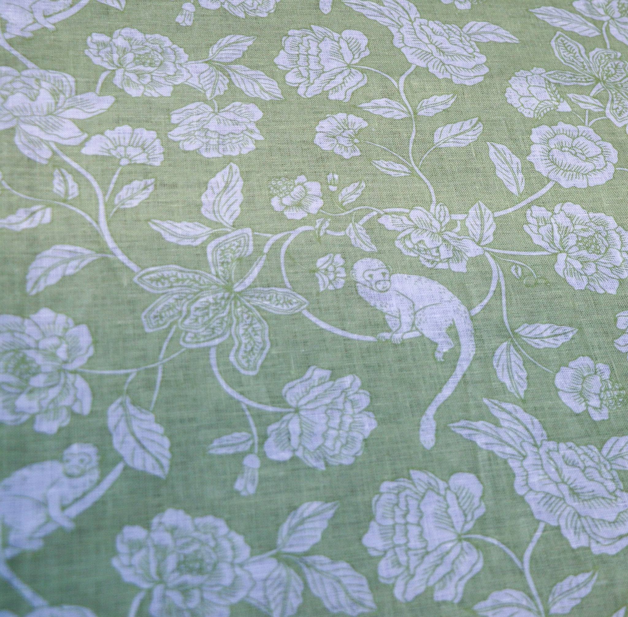 Eden Flora Parlour Tablecloth Ro'Table