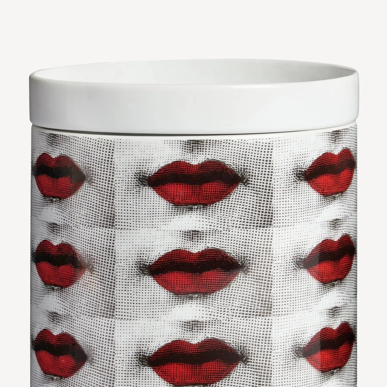 Fornasetti - NEL MENTRE Scented Candle - Bocche Décor - Frutto Proibito Fragrance   