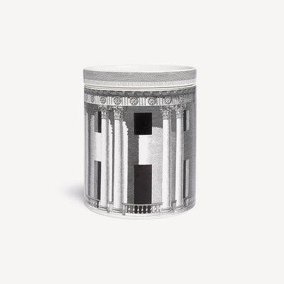 Fornasetti NEL MENTRE Large Candle – Architettura, Immaginazione