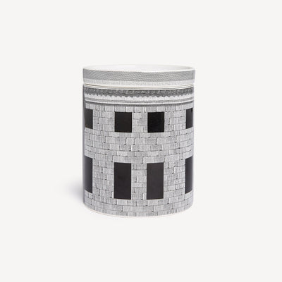 Fornasetti NEL MENTRE Large Candle – Architettura, Immaginazione