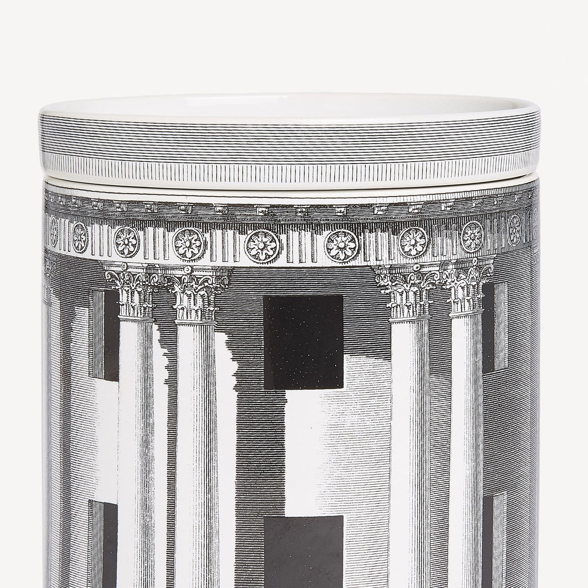 Fornasetti NEL MENTRE Large Candle – Architettura, Immaginazione