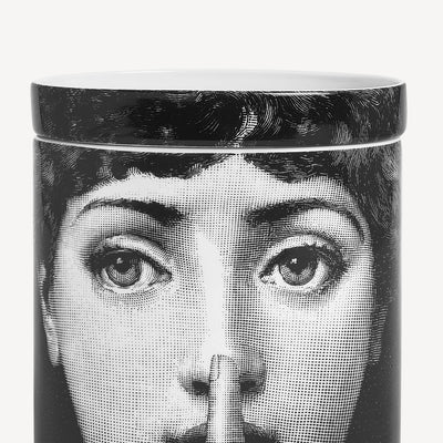Fornasetti NEL MENTRE Large Candle – Mascherina, Frutto Proibito
