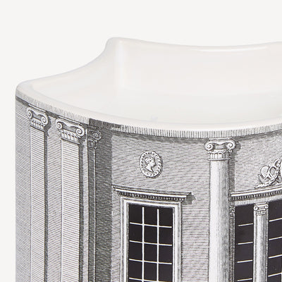 Fornasetti NEL MENTRE Vase Candle – Architettura, Immaginazione
