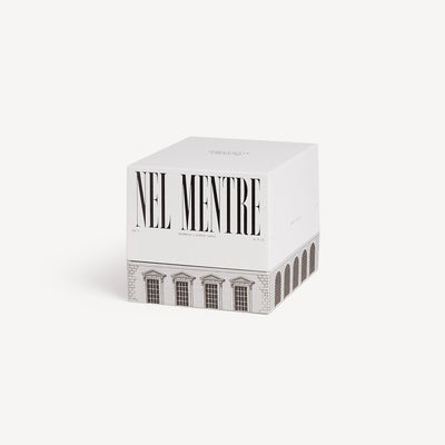 Fornasetti NEL MENTRE Vase Candle – Architettura, Immaginazione