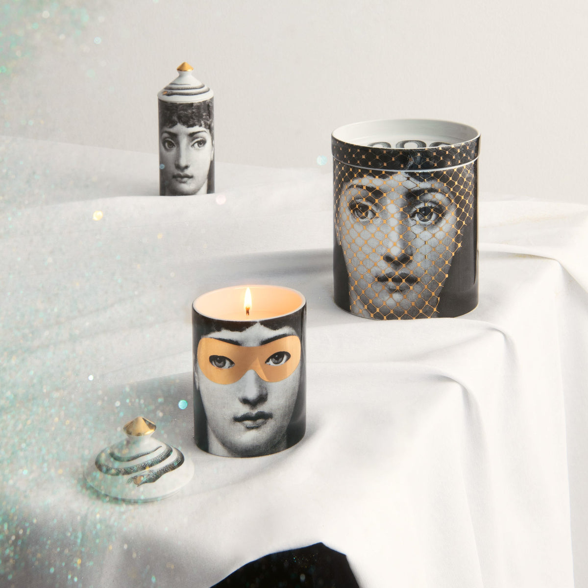 Fornasetti SE POI Candle – Mascherina, Frutto Proibito