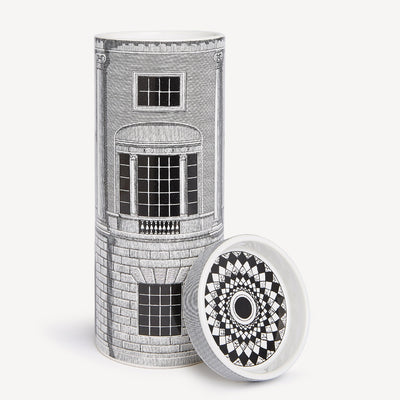 Fornasetti NEL MENTRE Tall Candle – Architettura, Immaginazione