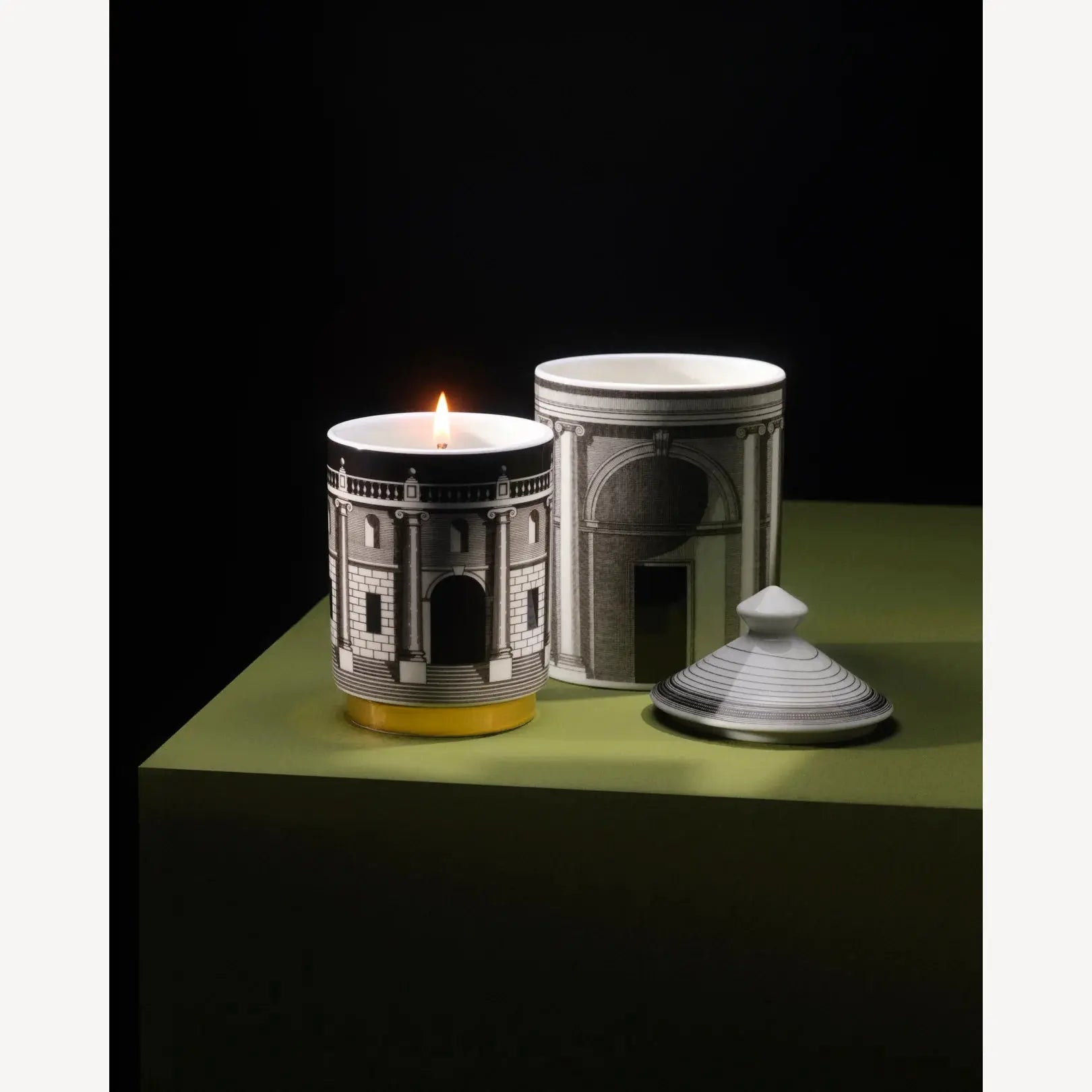 Fornasetti - Scented candle Casa con Colonne - Fragrance Immaginazione   