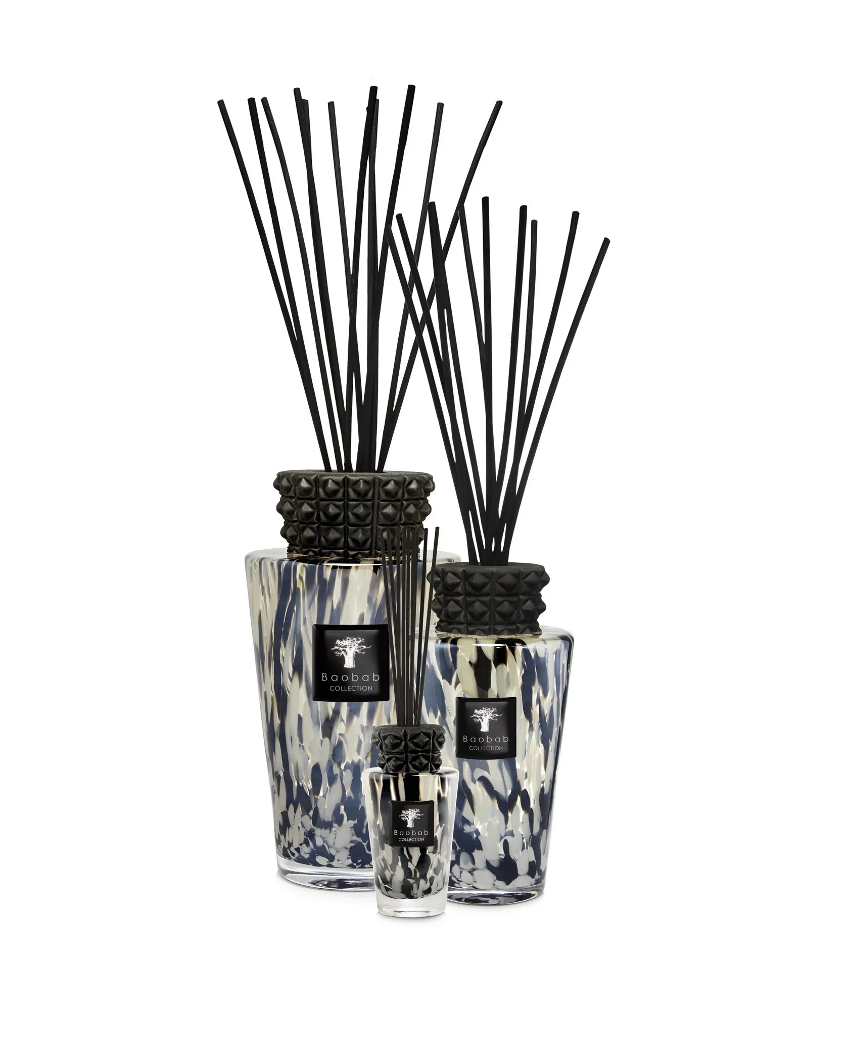 Baobab Collection TOTEM PEARLS BLACK decorative diffusers with black sticks and elegant ceramic caps.