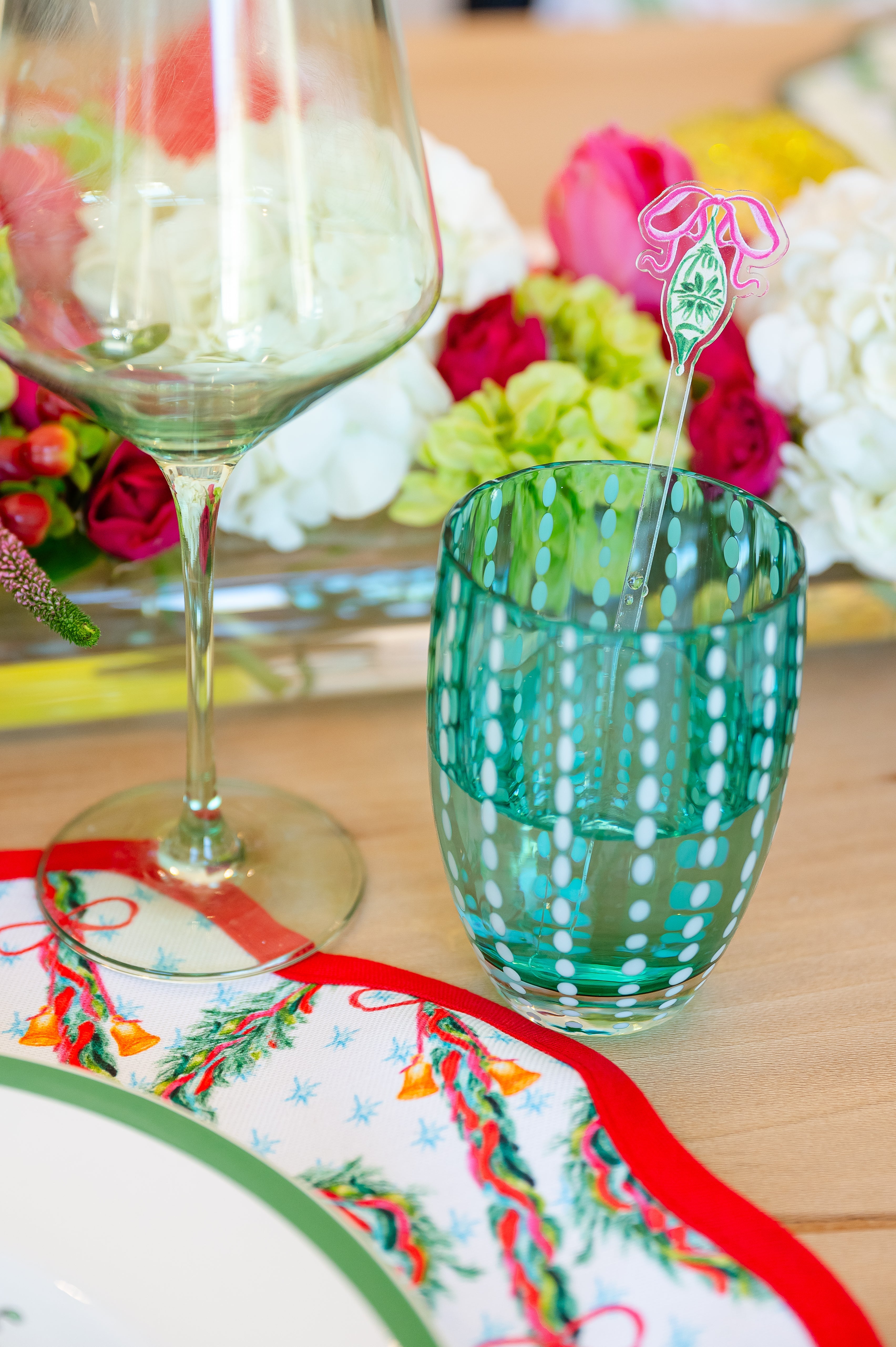 Round Scalloped Placemat | Carol of the Bells