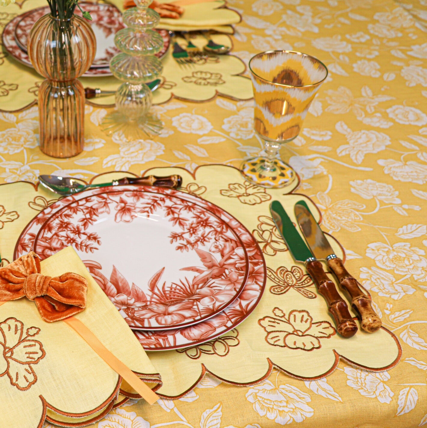 Marigold Flora Parlour Tablecloth Ro'Table