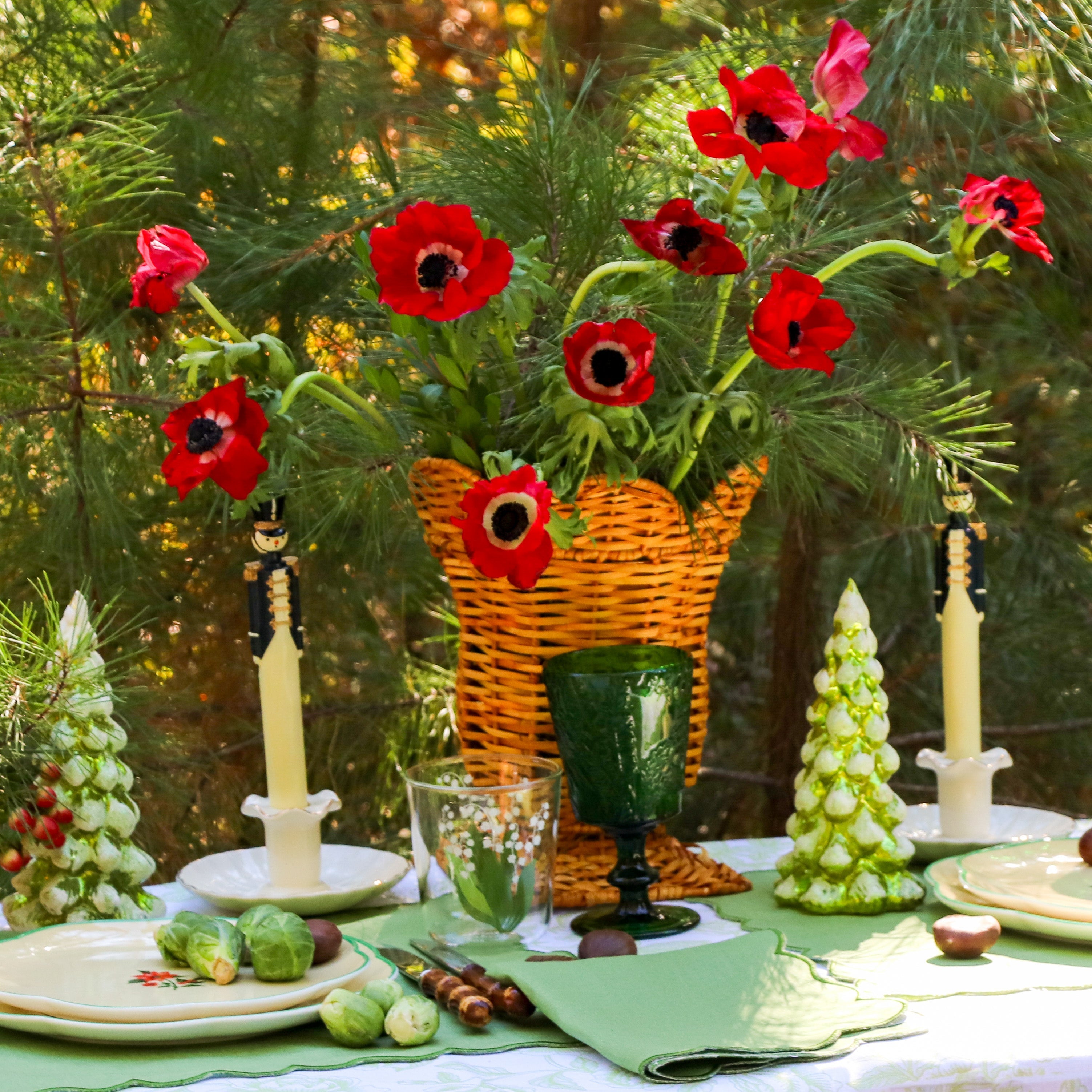 Natural Rattan Urn Vase Ro'Table