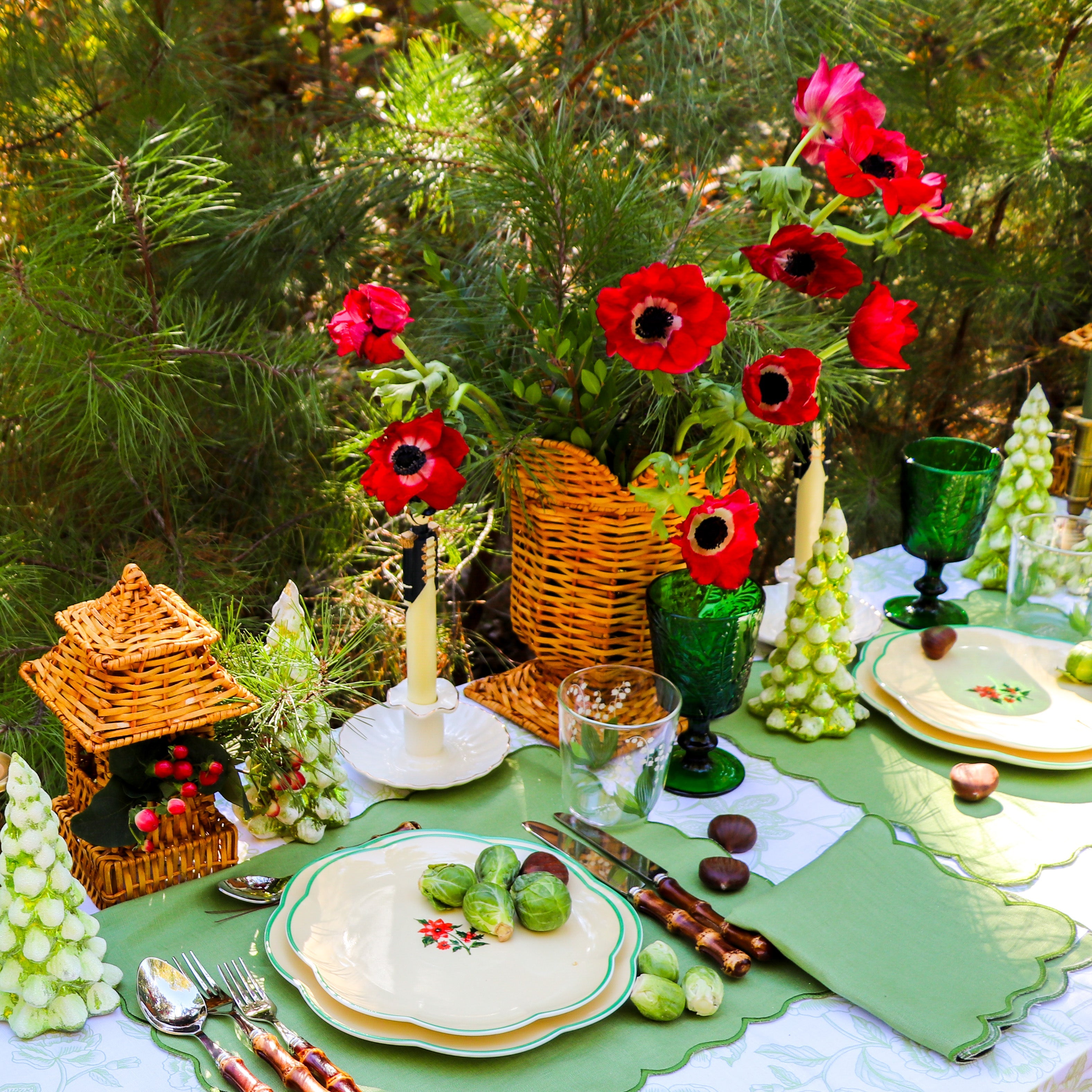 Natural Rattan Urn Vase Ro'Table