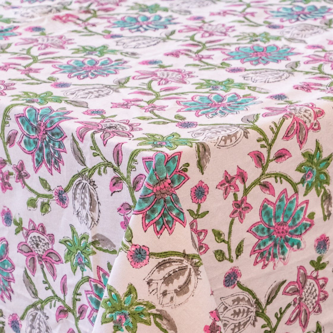 Pendula Petunia Tablecloth Ro'Table