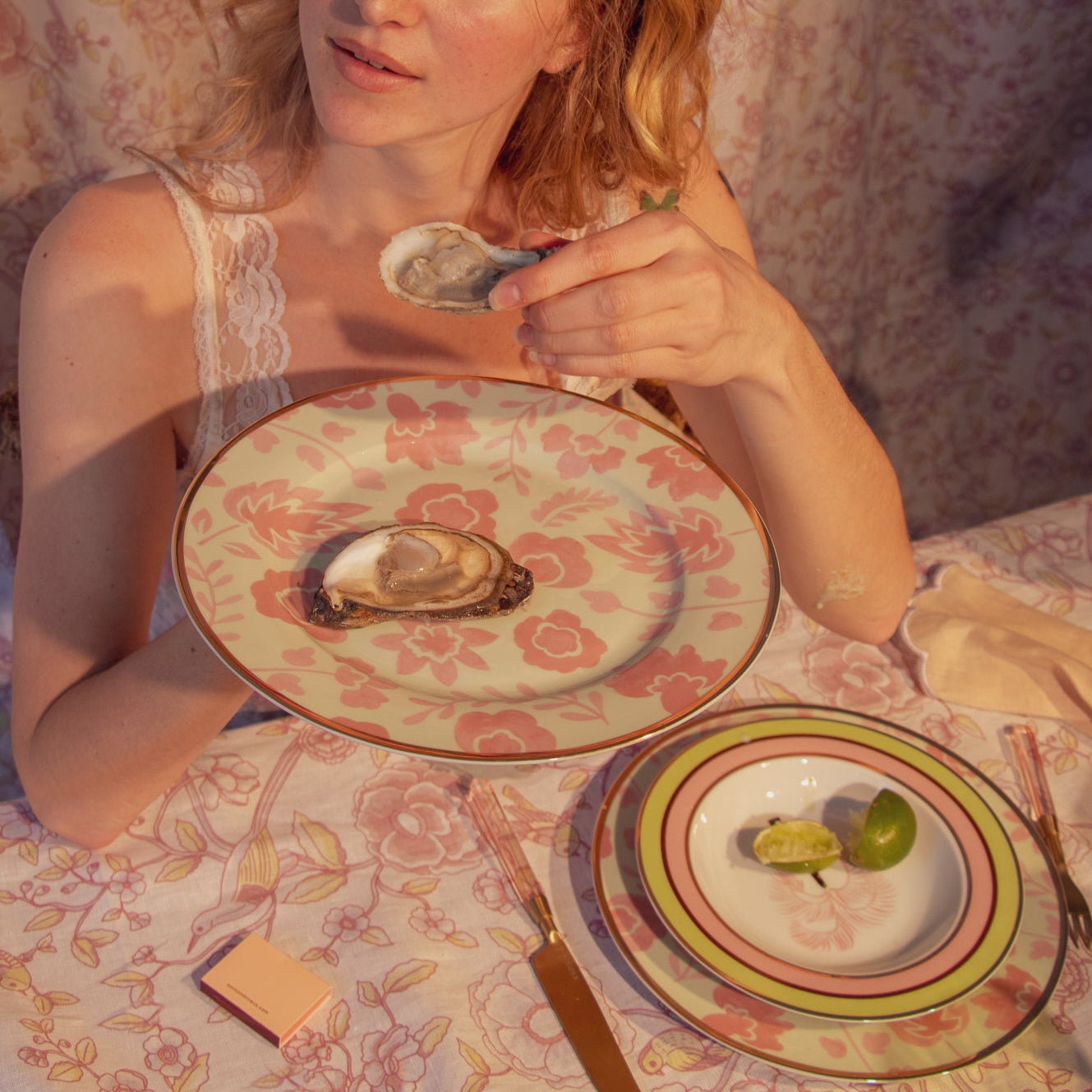 Pistachio & Lychee Leaf Dinner Plate - Set of 4 (+1 Bonus Plate) Ro'Table