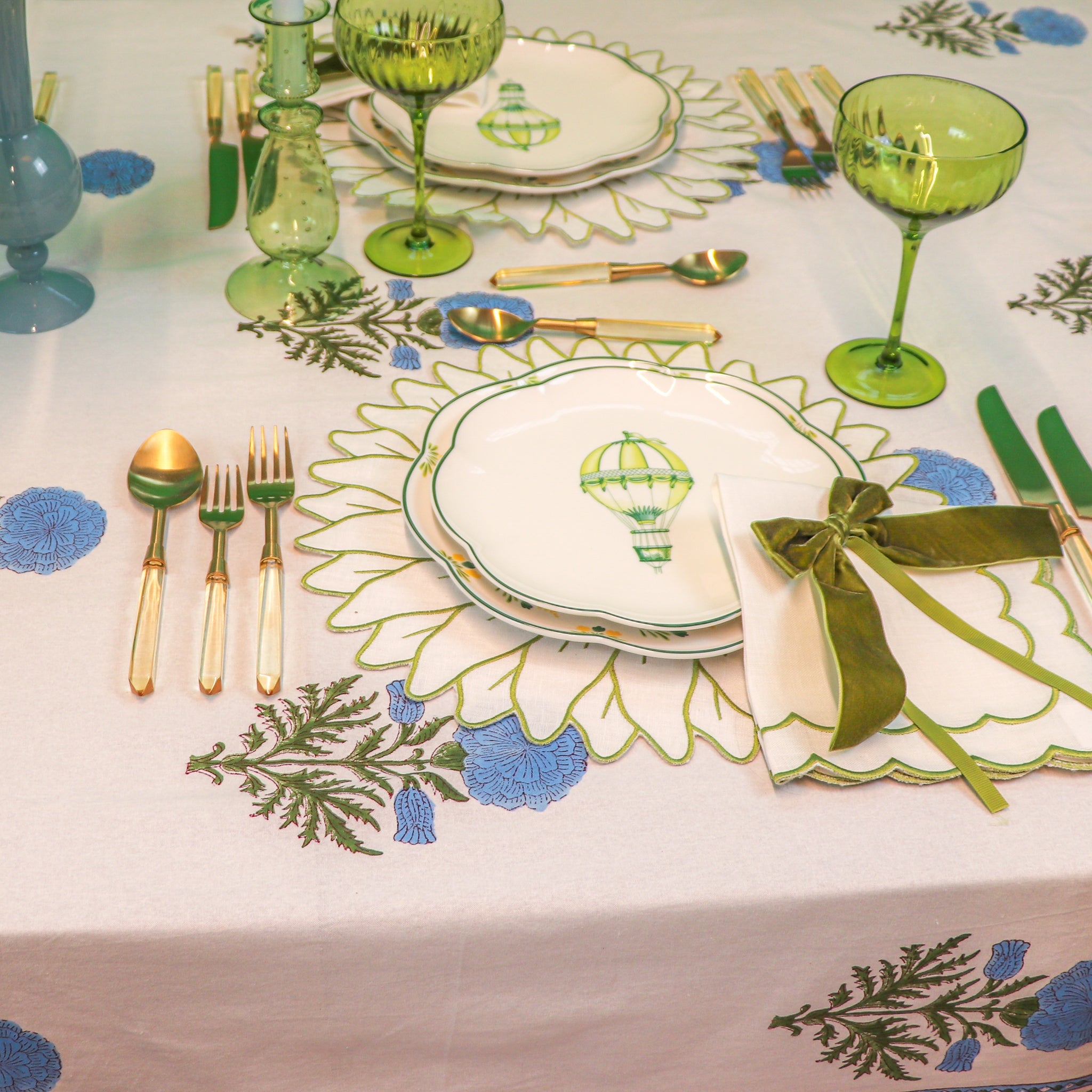 Toile de Blu Hortensia Tablecloth Ro'Table