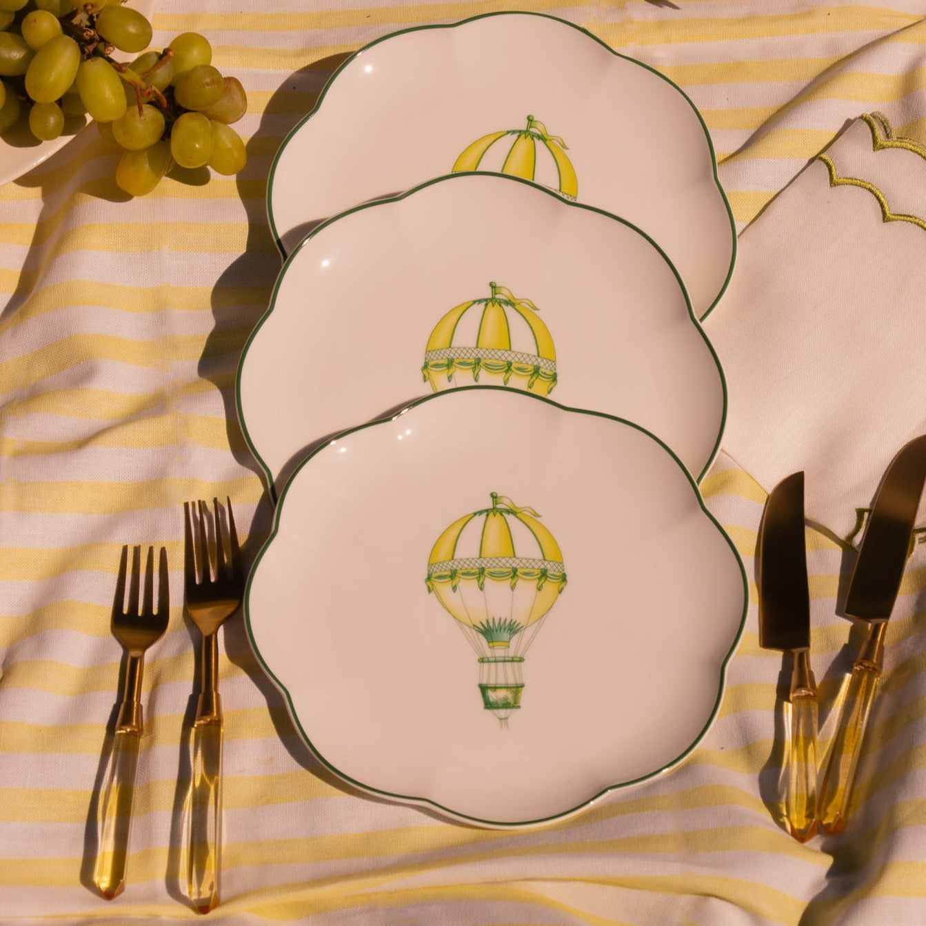 Valensole Lavender Scalloped Starter Plate - Set of 4 (+1 Bonus Plate) Ro'Table