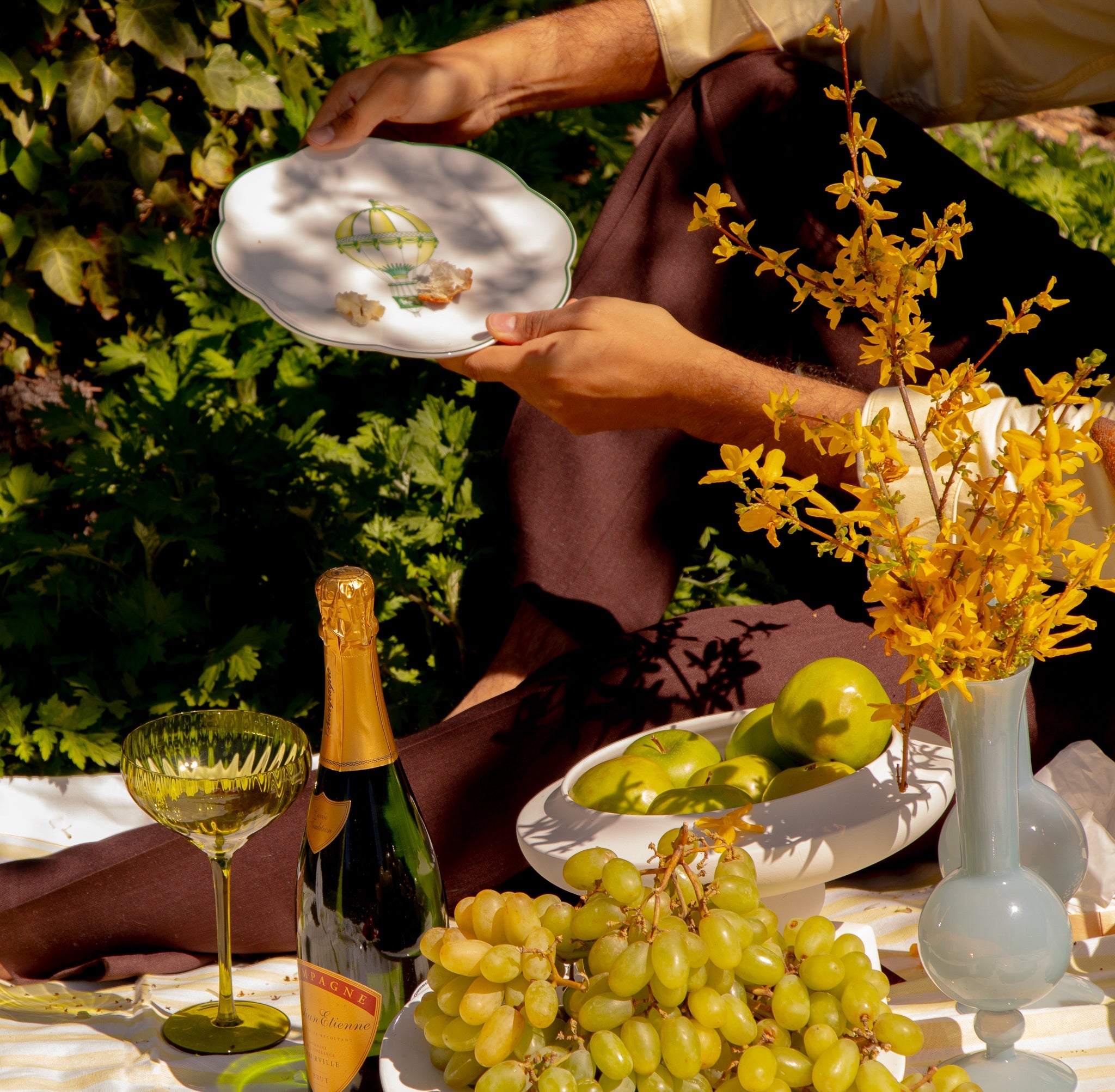 Valensole Lavender Scalloped Starter Plate - Case of 12 Plates (+3 Bonus Plates) Ro'Table